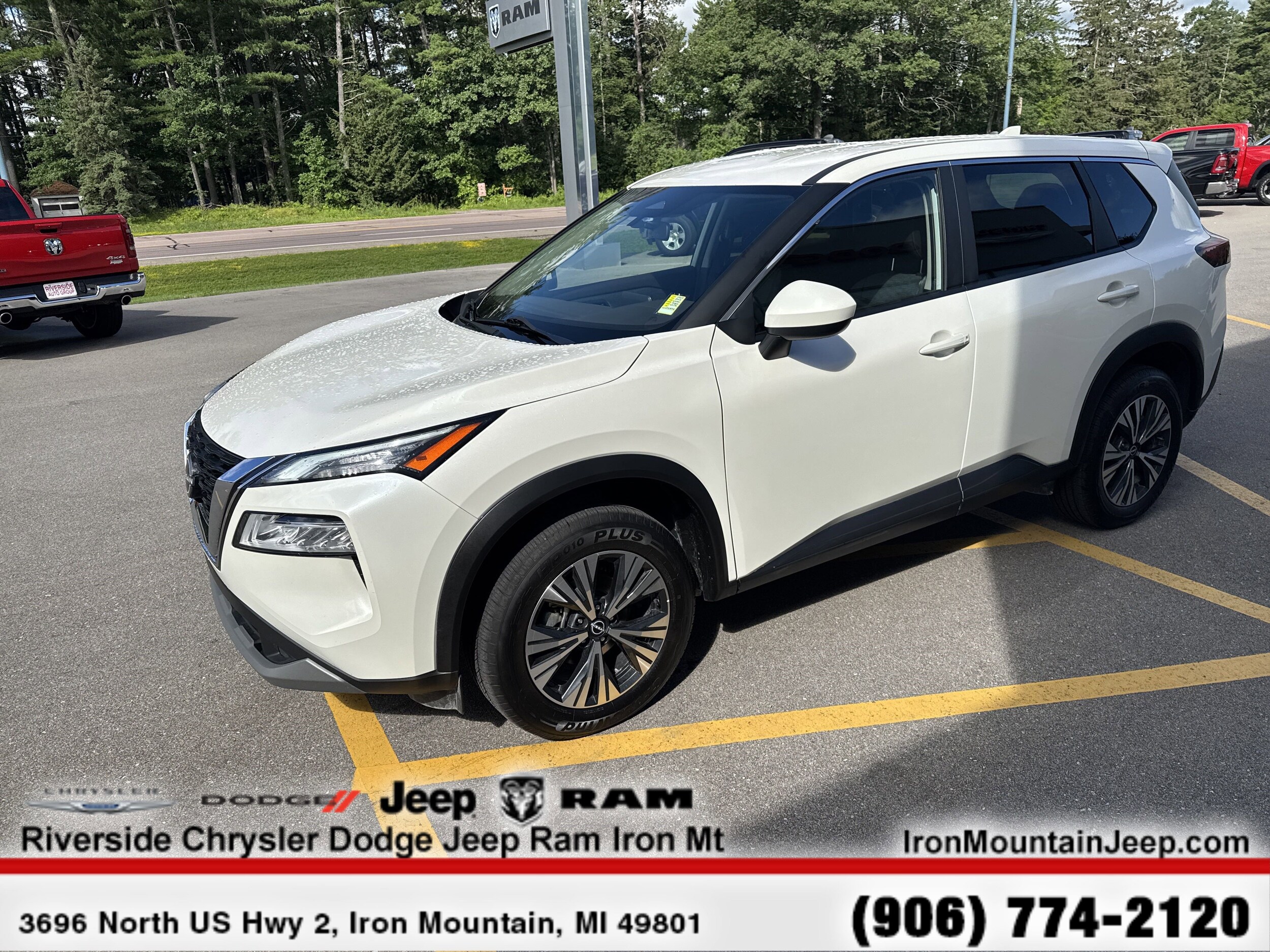 2023 Nissan Rogue SV photo 3