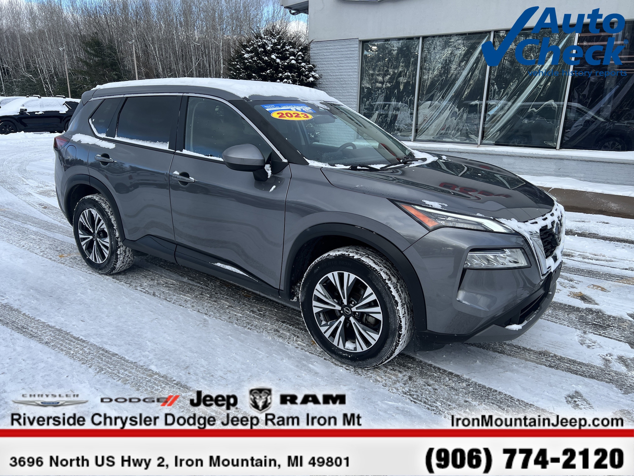 2023 Nissan Rogue SV's photo