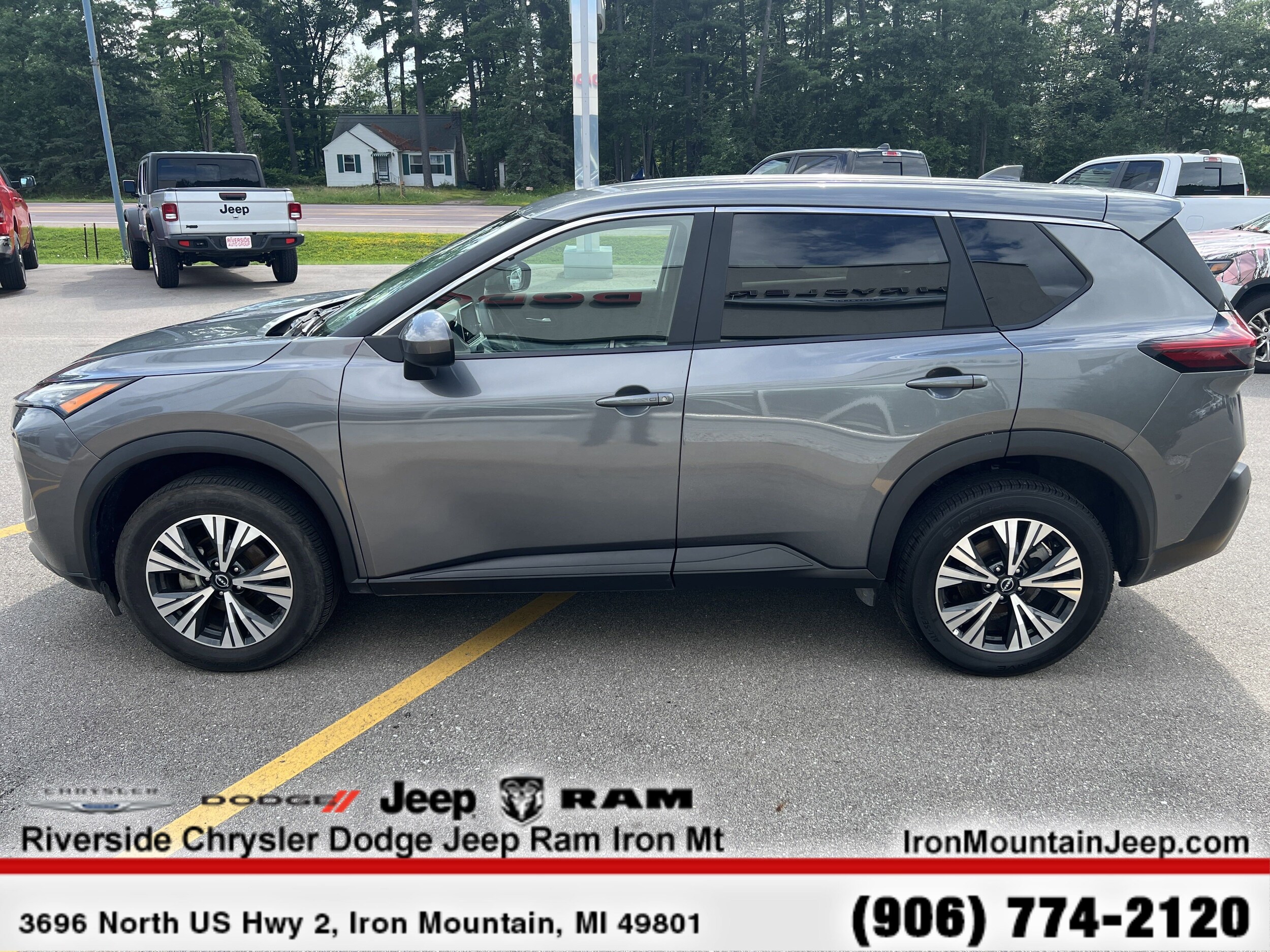 2023 Nissan Rogue SV photo 3