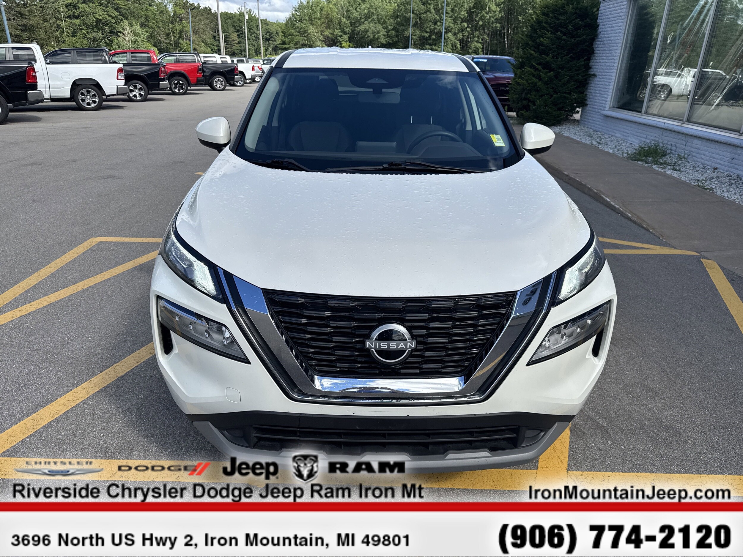 2023 Nissan Rogue SV photo 2
