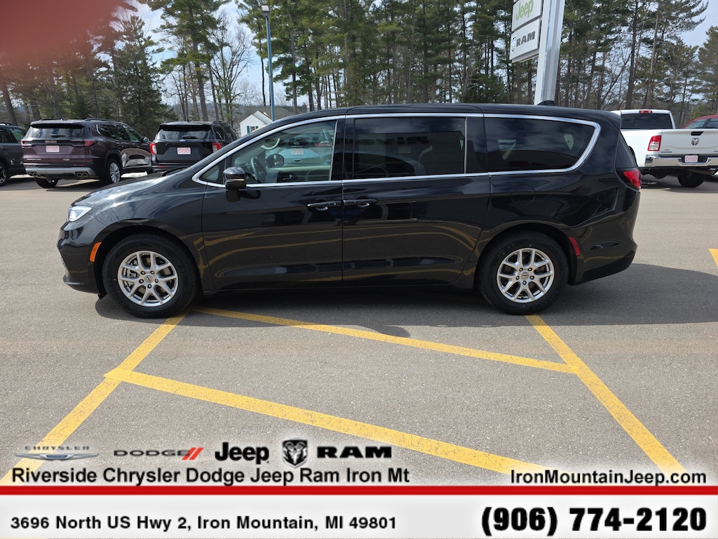 Certified 2023 Chrysler Pacifica Touring L Van Passenger Van