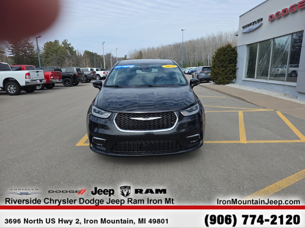 Certified 2023 Chrysler Pacifica Touring L Van Passenger Van