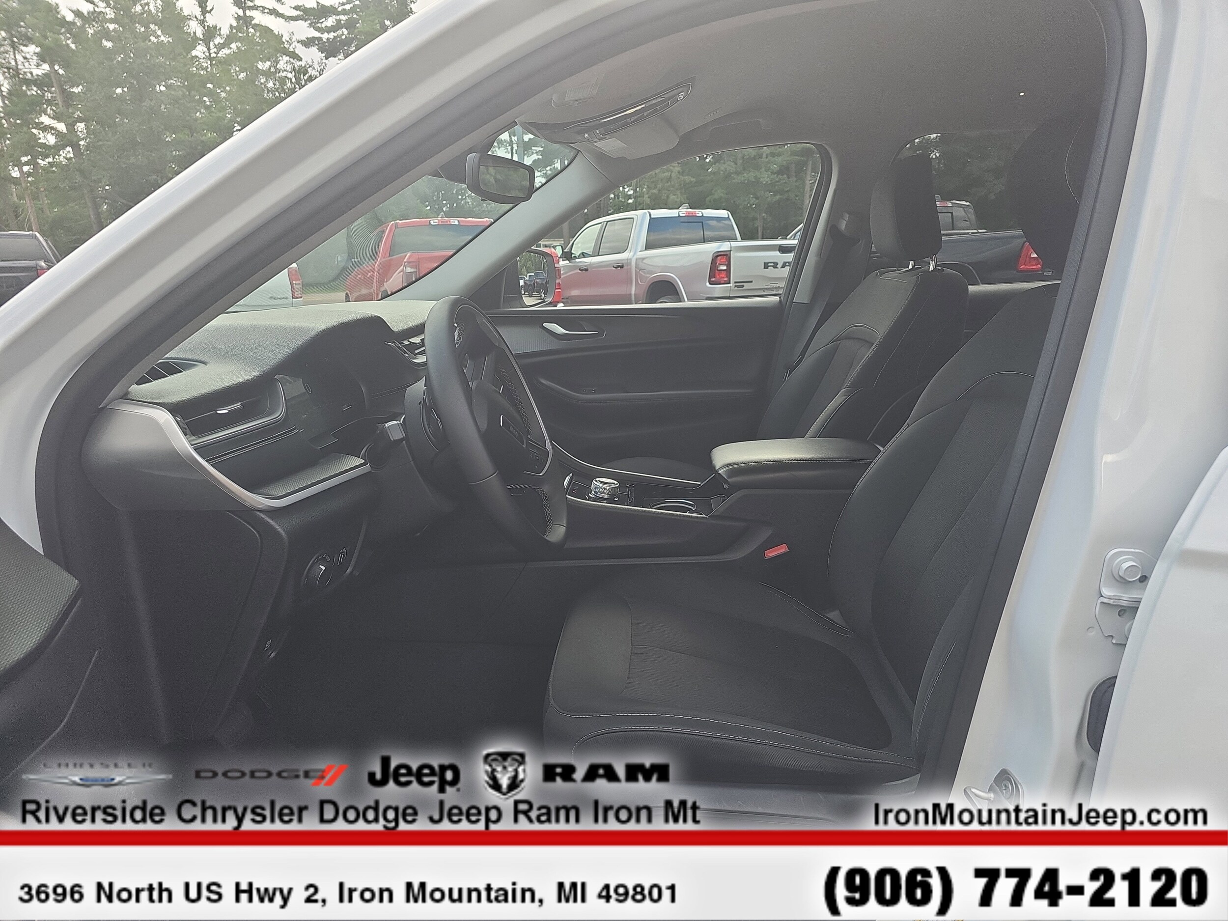 2023 Jeep Grand Cherokee L Laredo - Photo 15