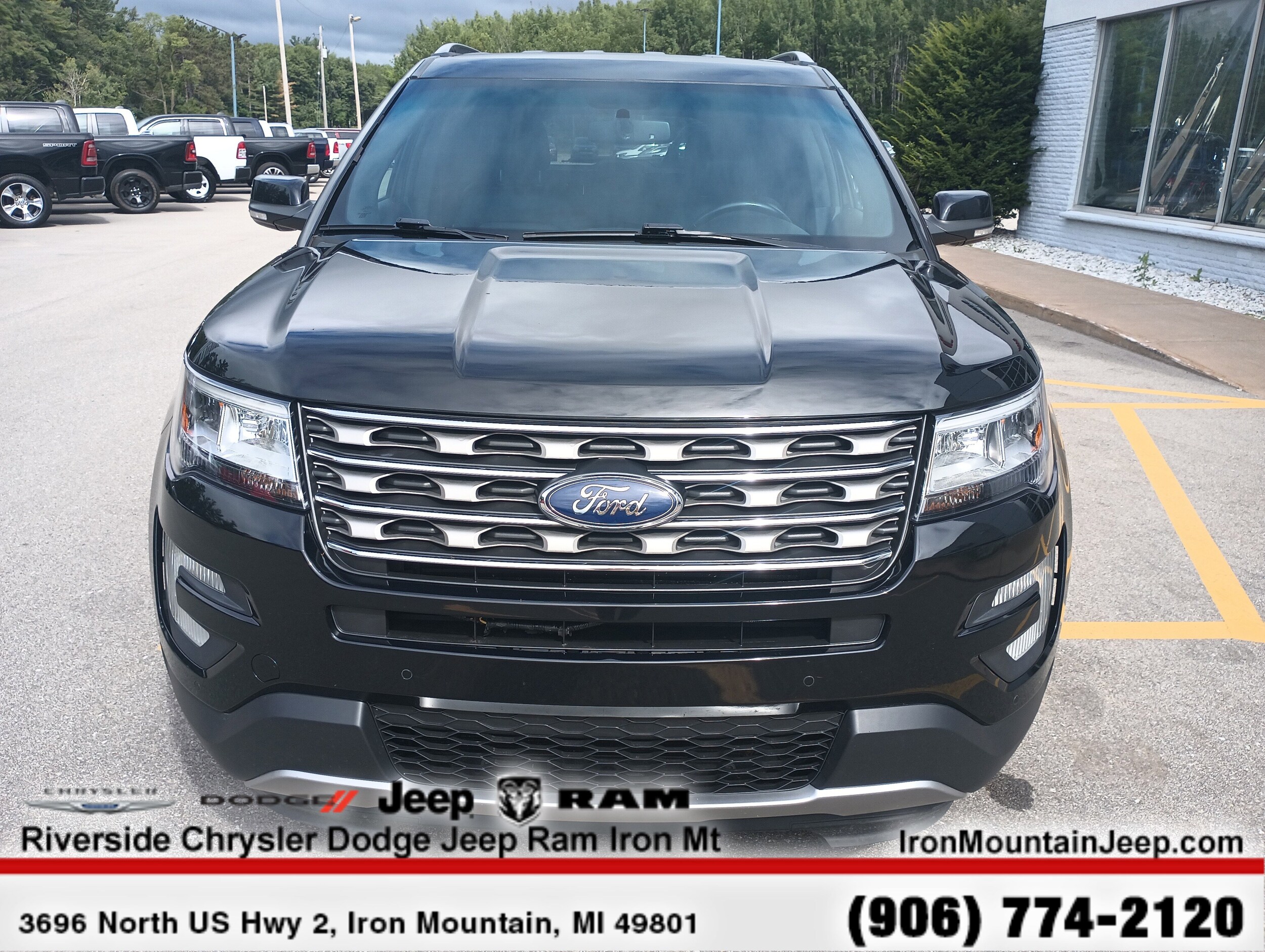 2016 Ford Explorer XLT photo 2