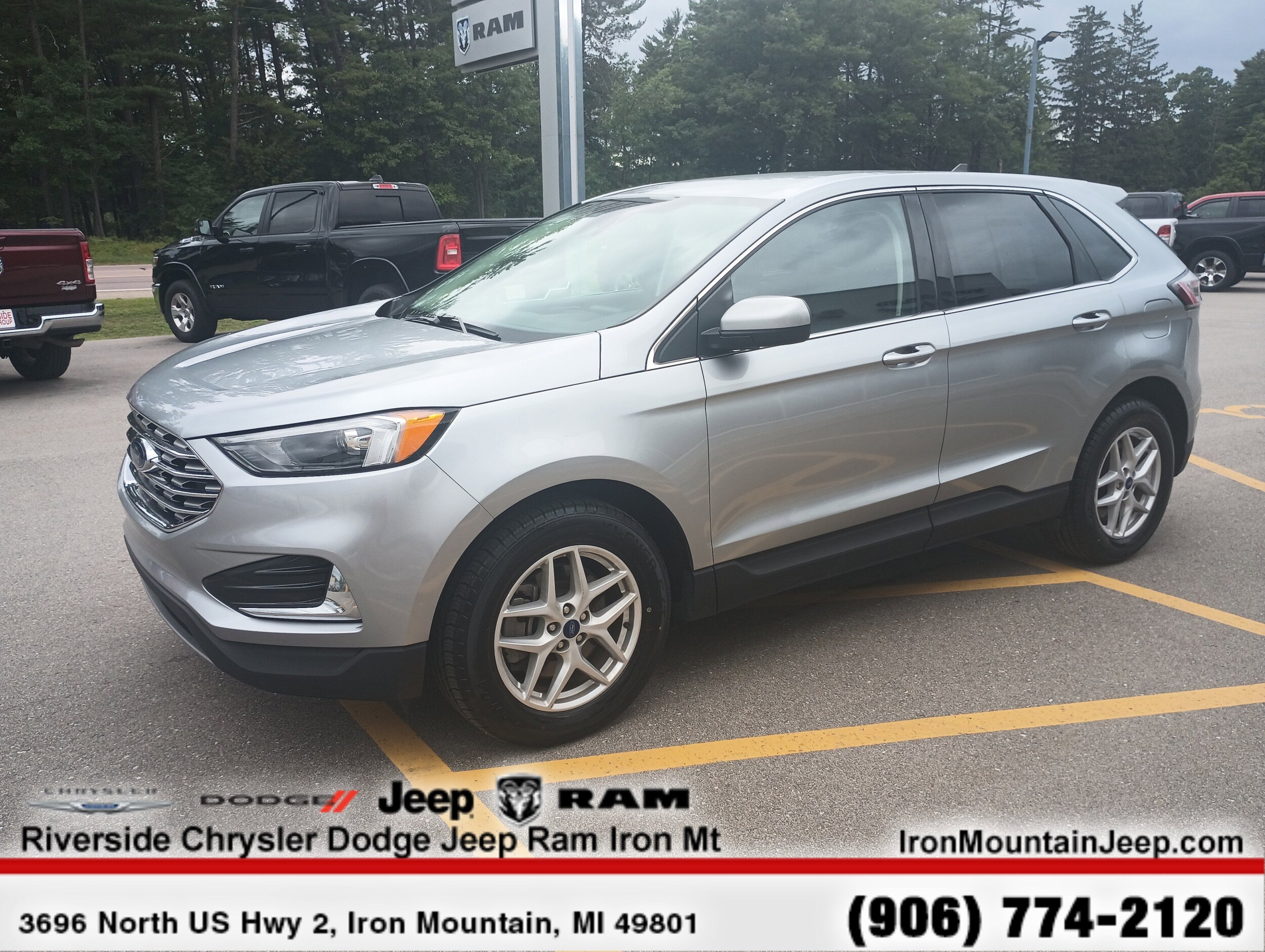 2022 Ford Edge SEL photo 3
