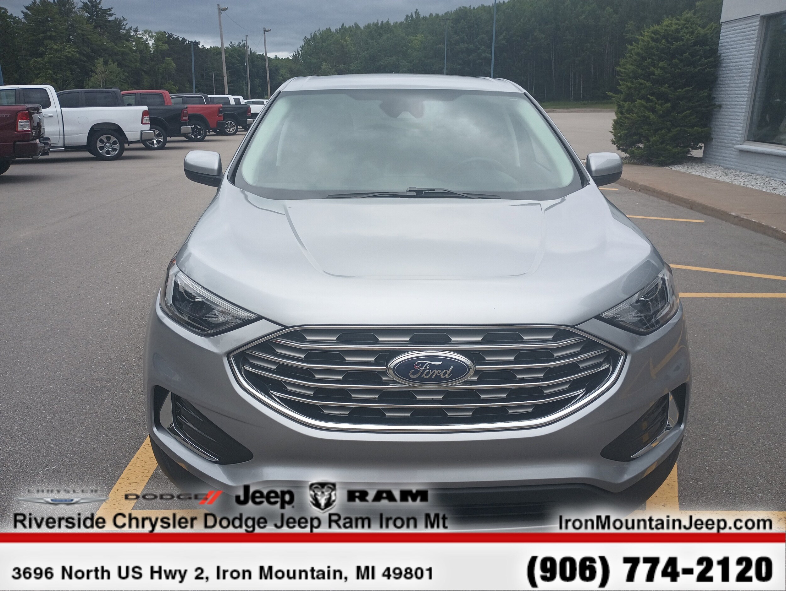 2022 Ford Edge SEL photo 2