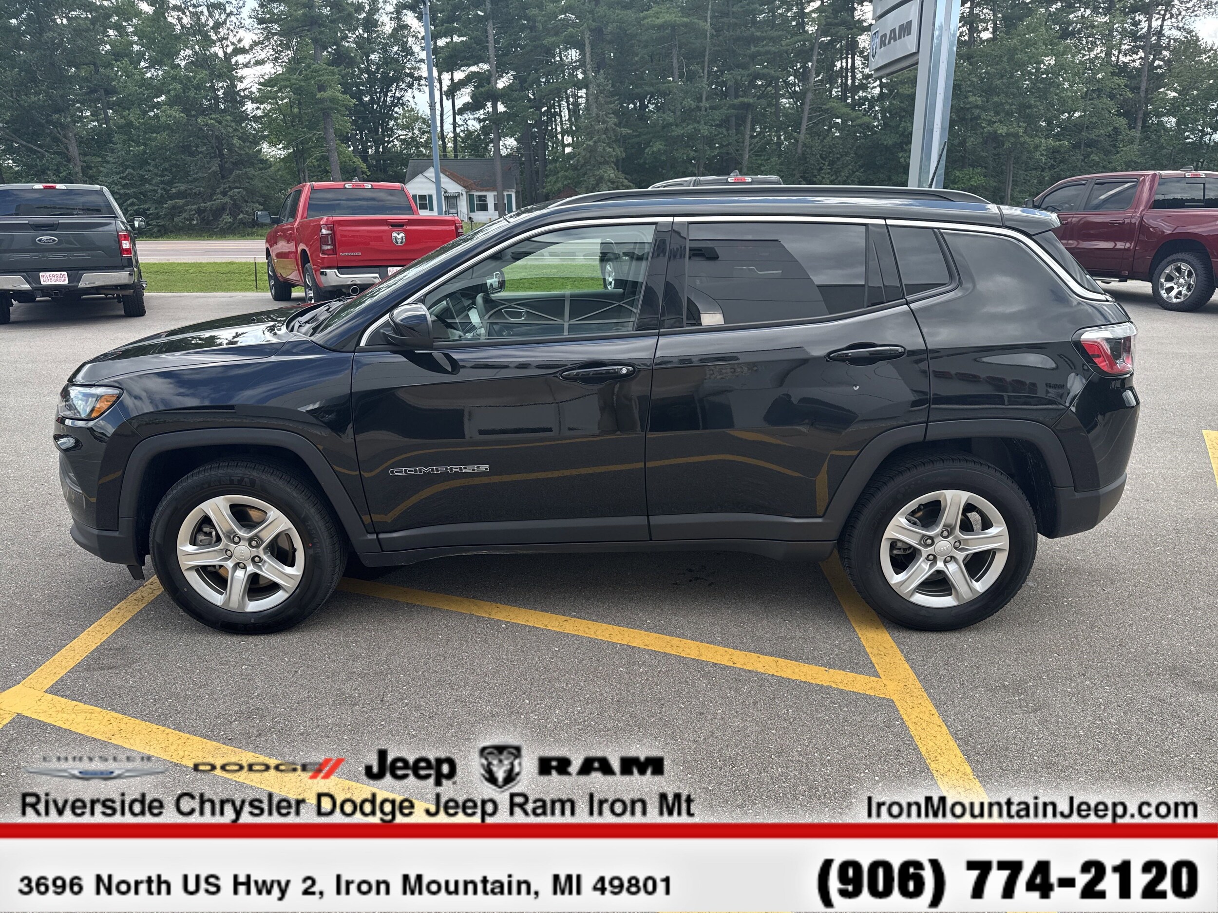 2024 Jeep Compass Latitude photo 2