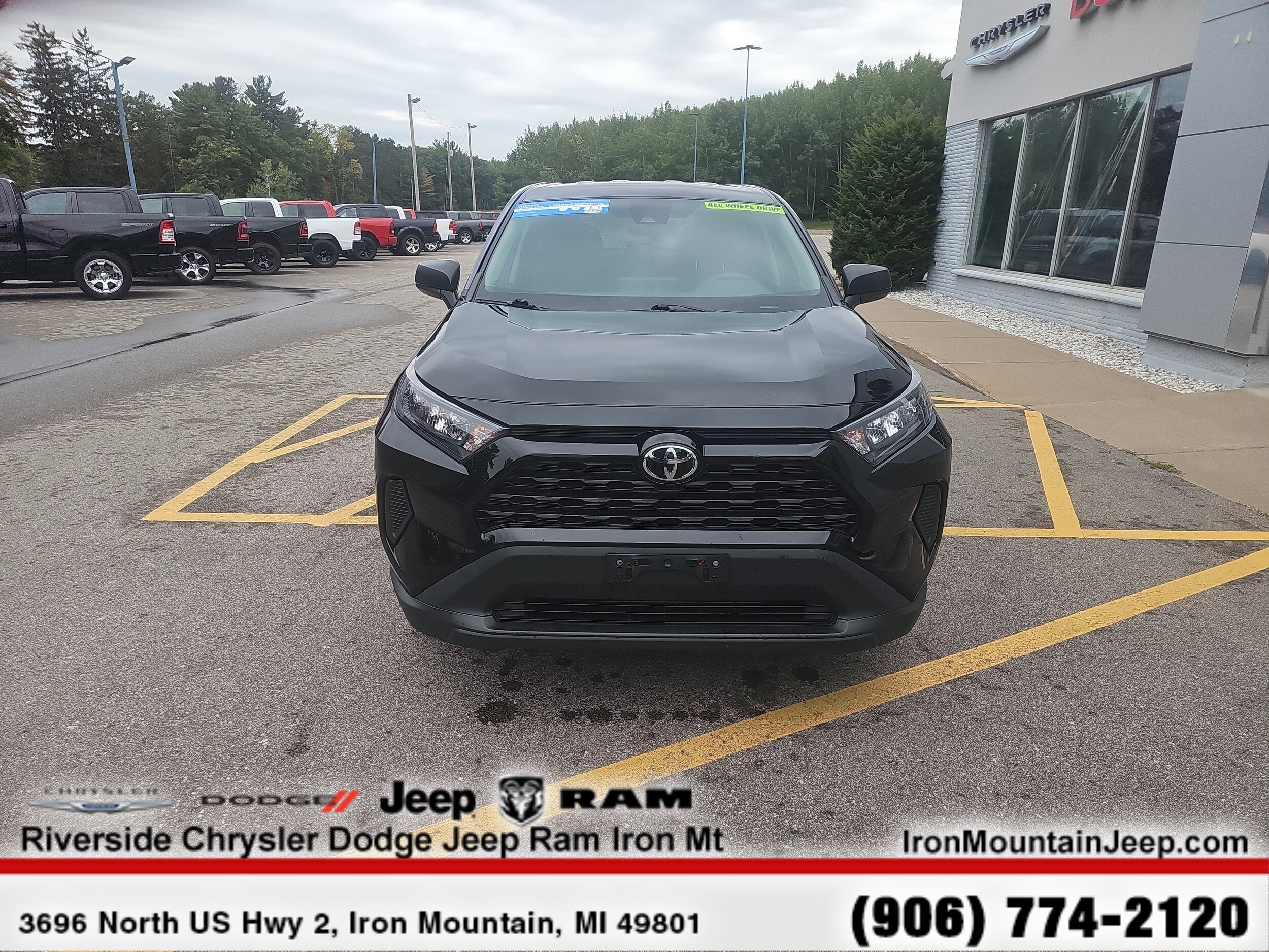 2022 Toyota RAV4 LE photo 2