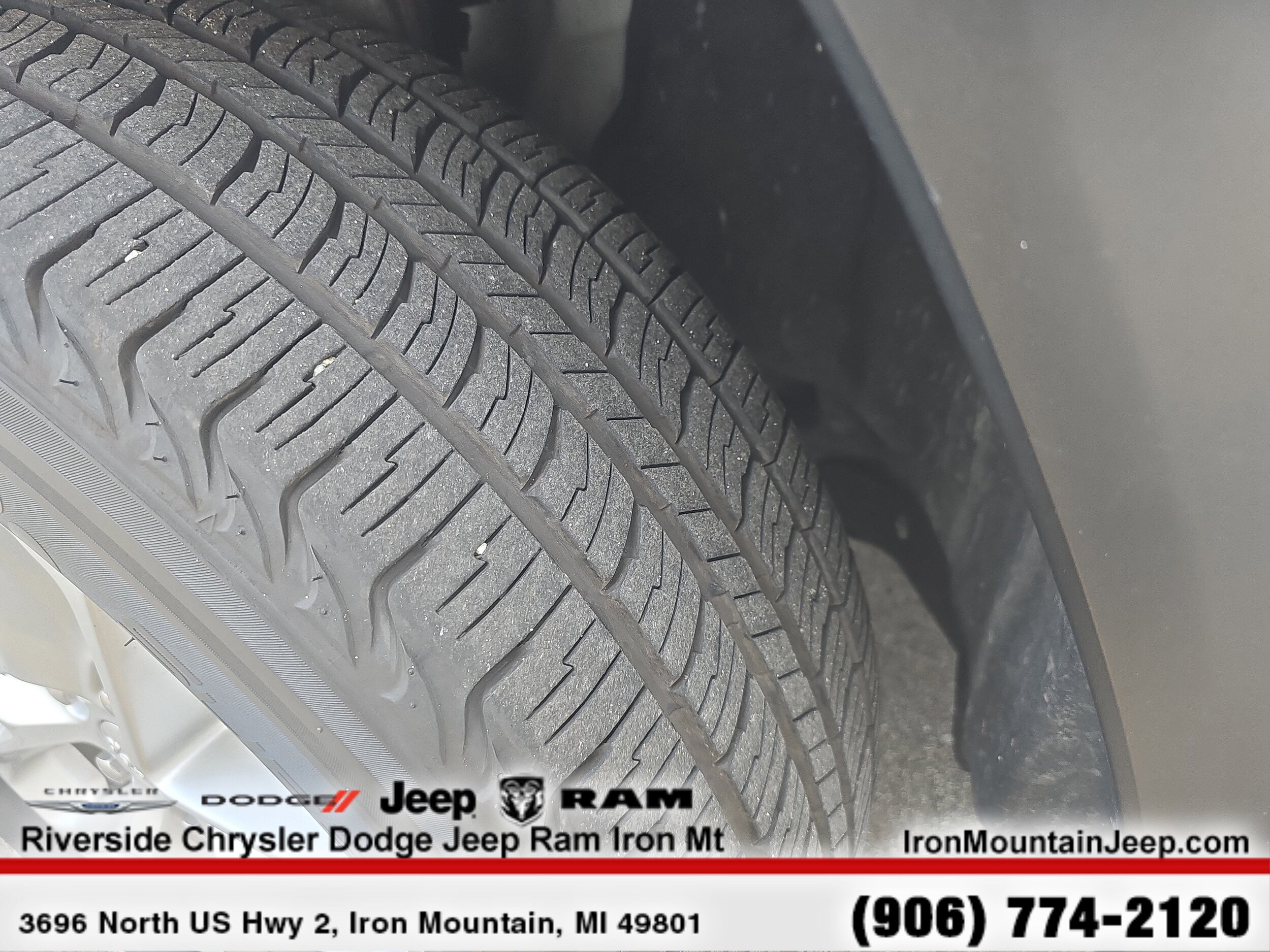 2023 Jeep Grand Cherokee L Laredo - Photo 12
