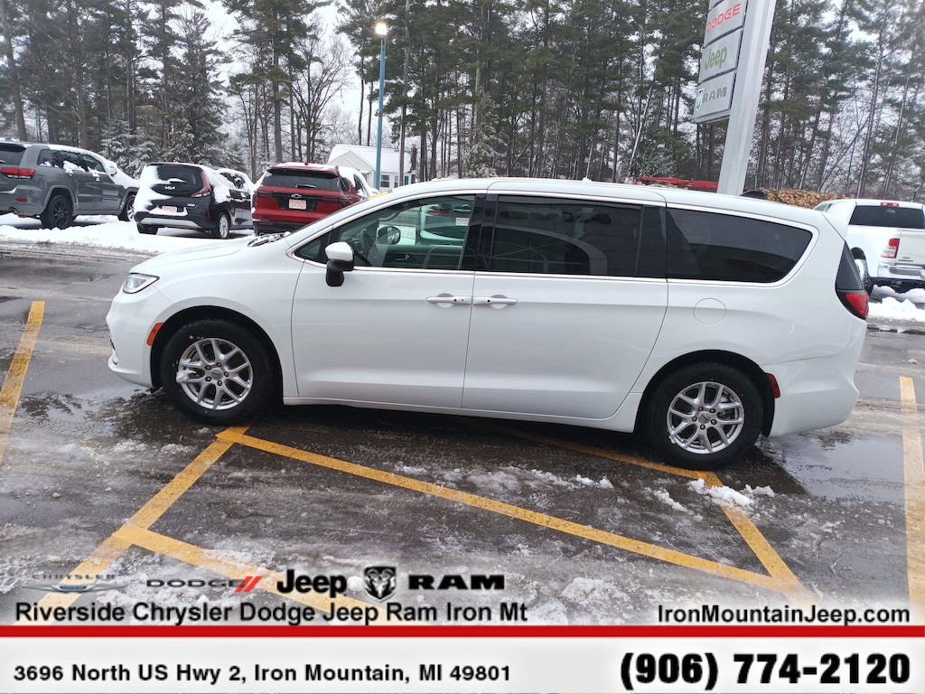 Certified 2023 Chrysler Pacifica Touring L Van Passenger Van
