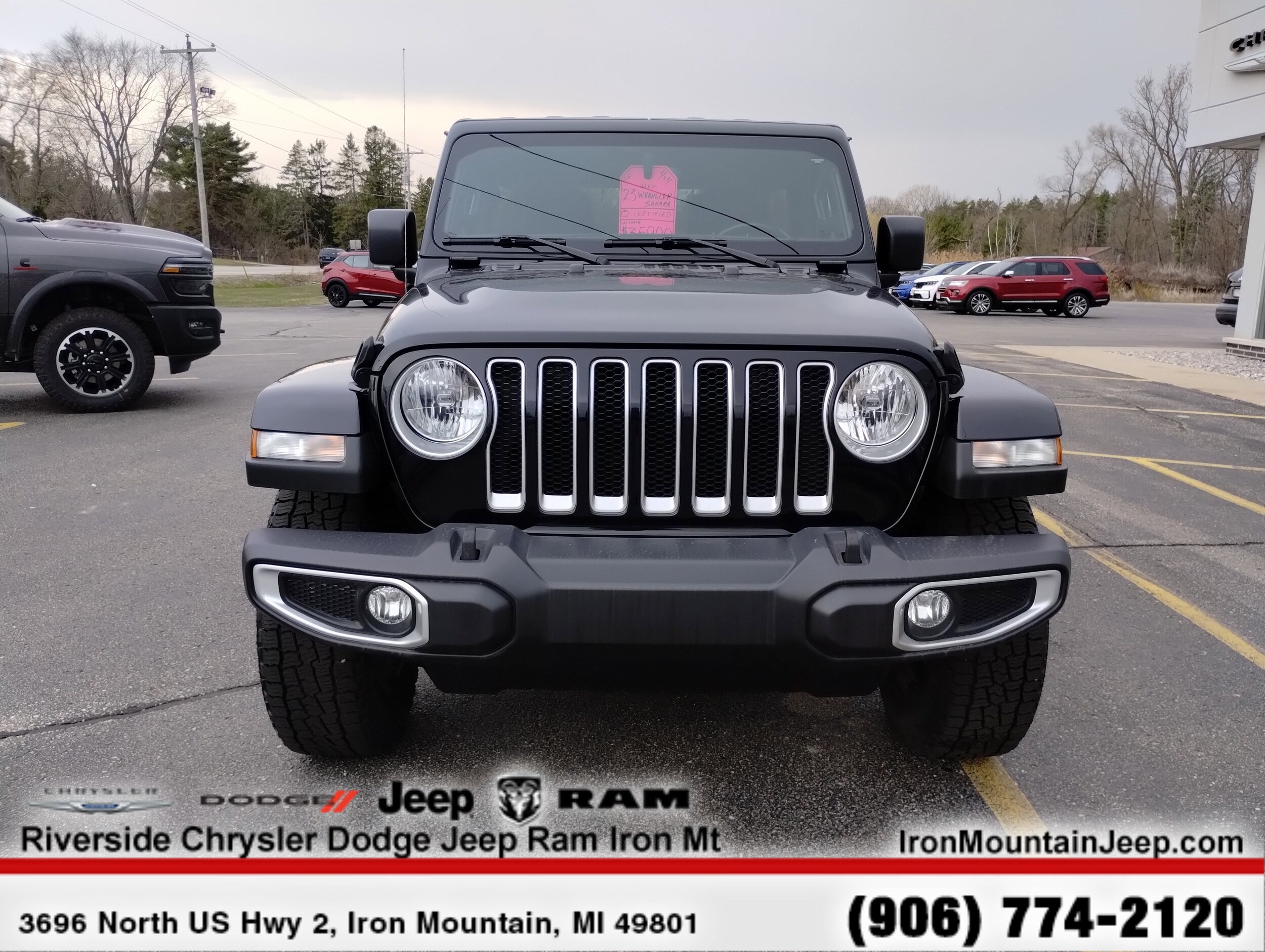 2023 Jeep Wrangler Sahara photo 2