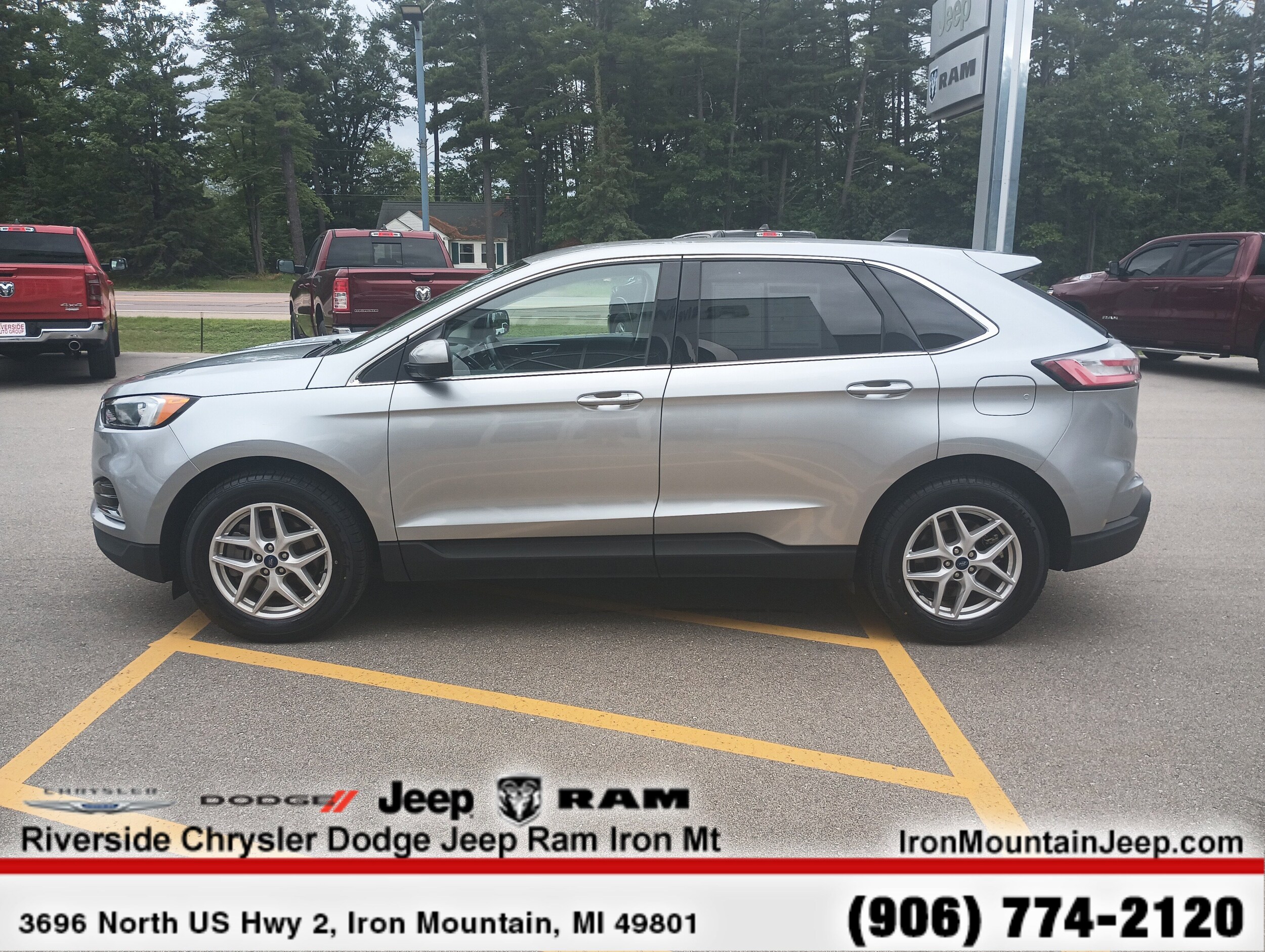 2022 Ford Edge SEL photo 4