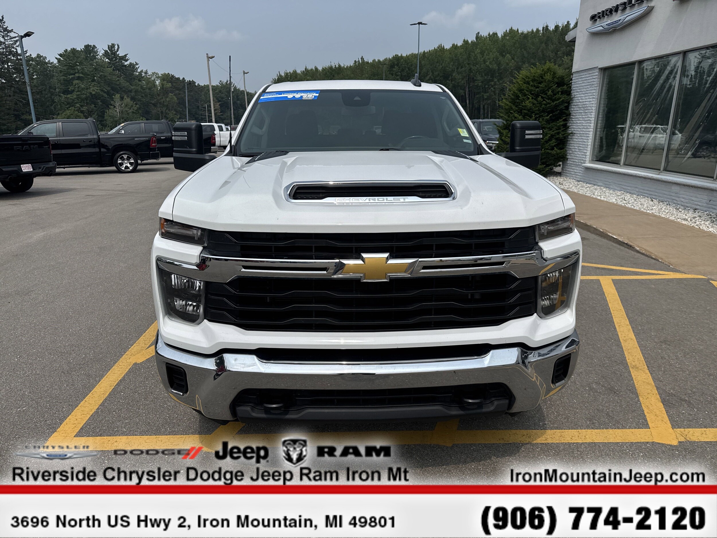 2024 Chevrolet Silverado 2500HD LT photo 2