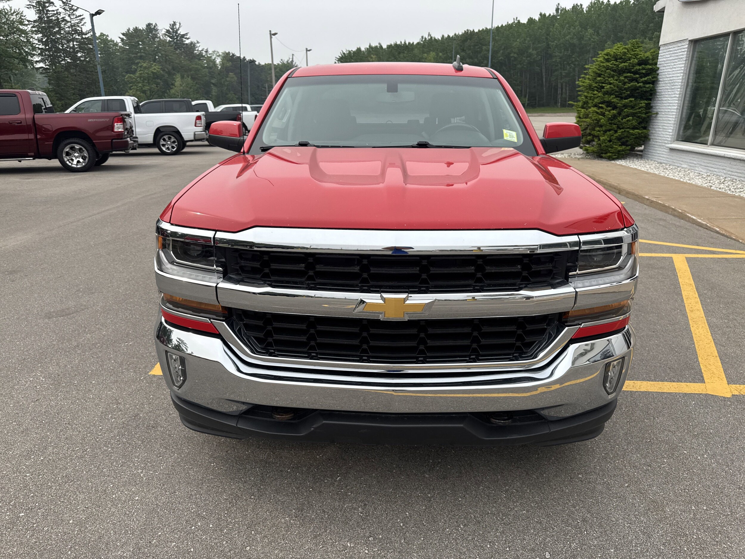 Used 2017 Chevrolet Silverado 1500 LT with VIN 3GCUKREC0HG128278 for sale in Iron Mountain, MI
