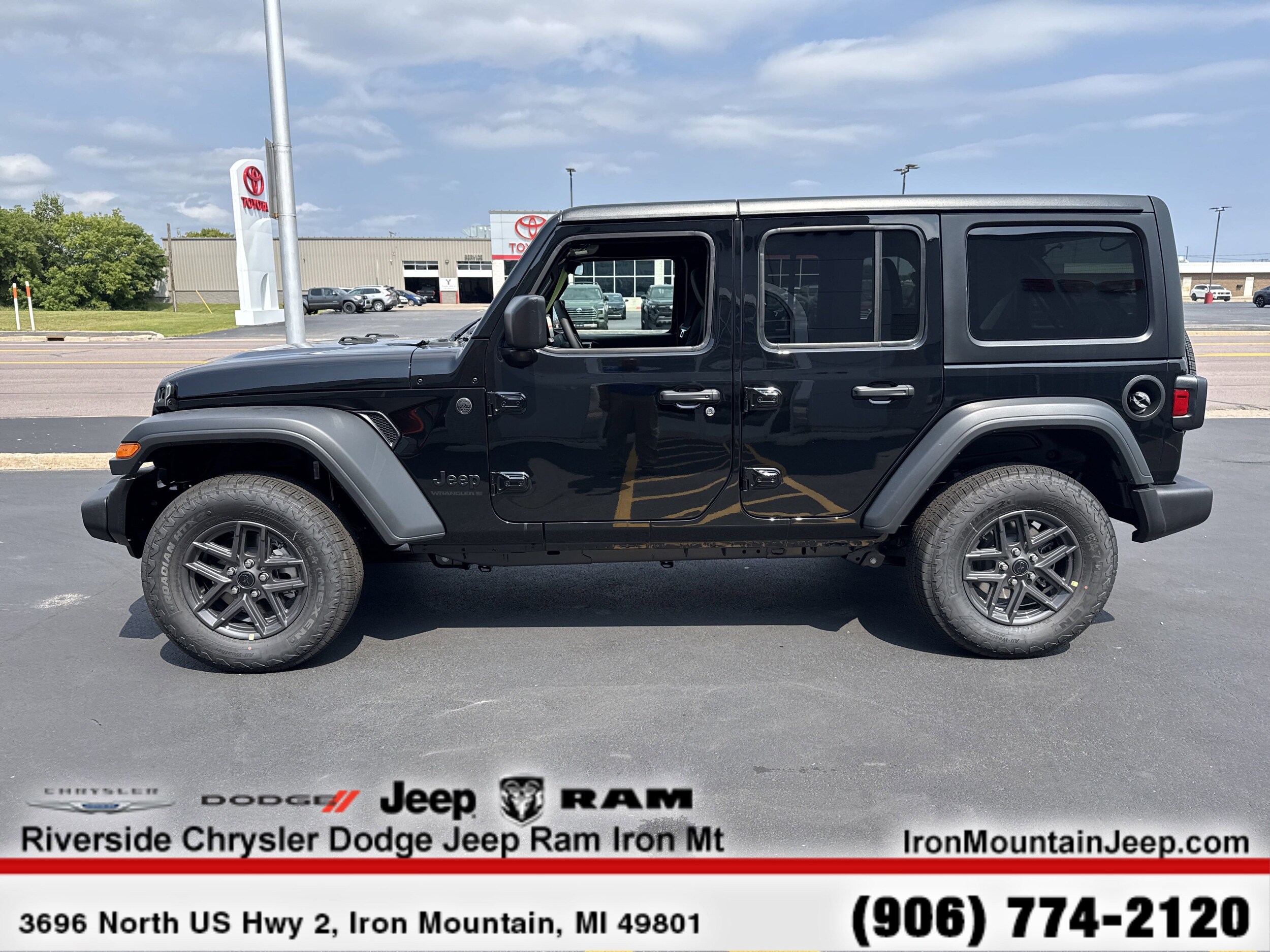 2025 Jeep Wrangler Sport S photo 4