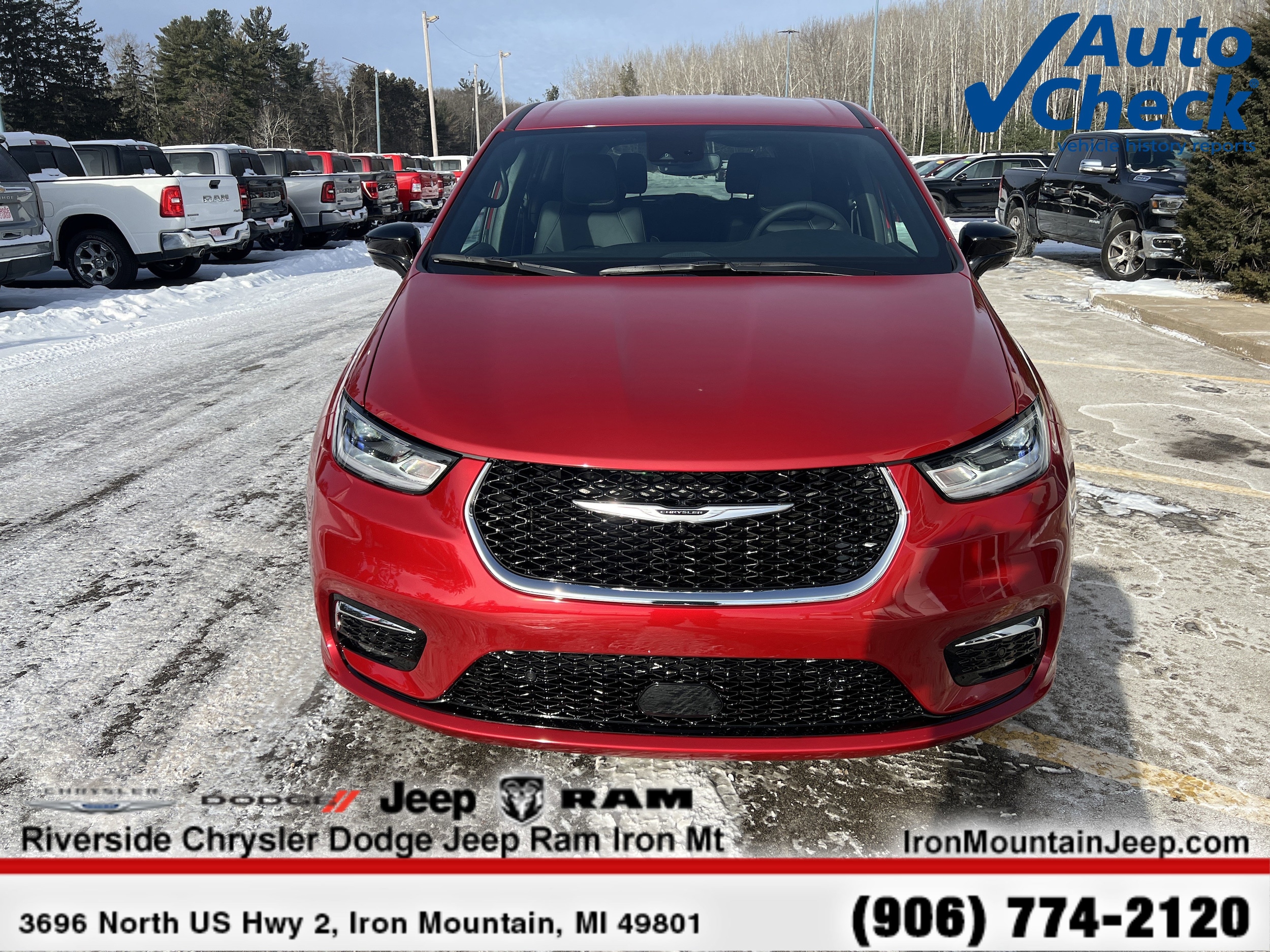 2026 Chrysler Pacifica Select's photo