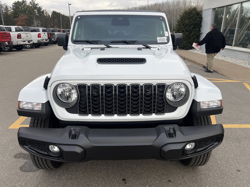 New 2026 Jeep Gladiator Sport S Pickup