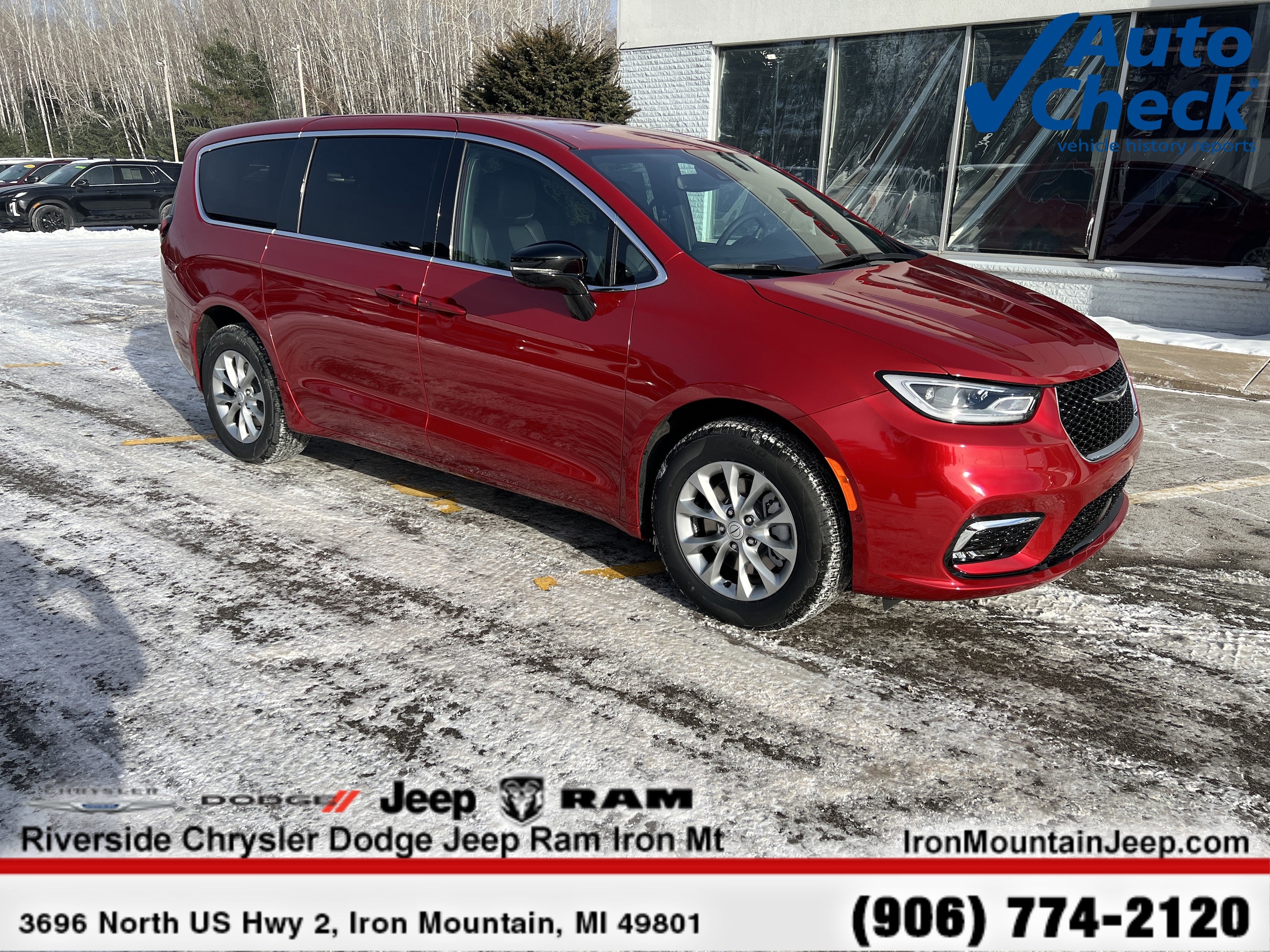 2026 Chrysler Pacifica Select's photo