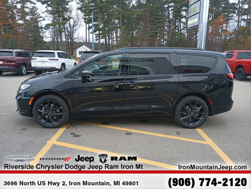 New 2026 Chrysler Pacifica Select Passenger Van