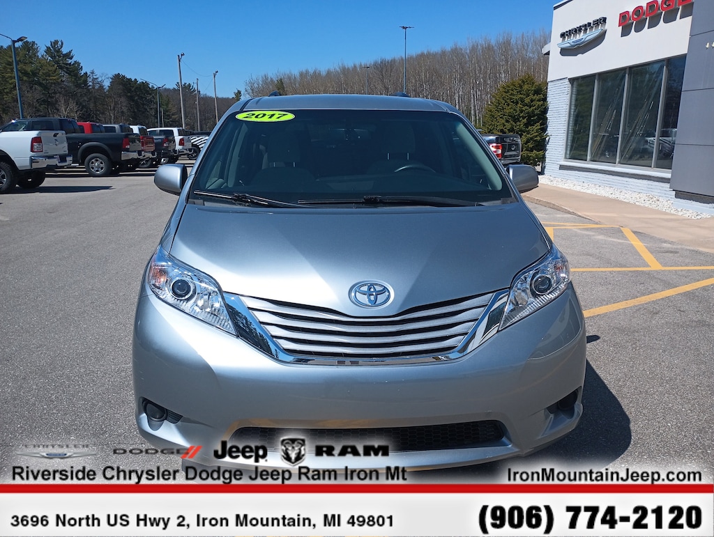 Used 2017 Toyota Sienna LE LE FWD 8-Passenger