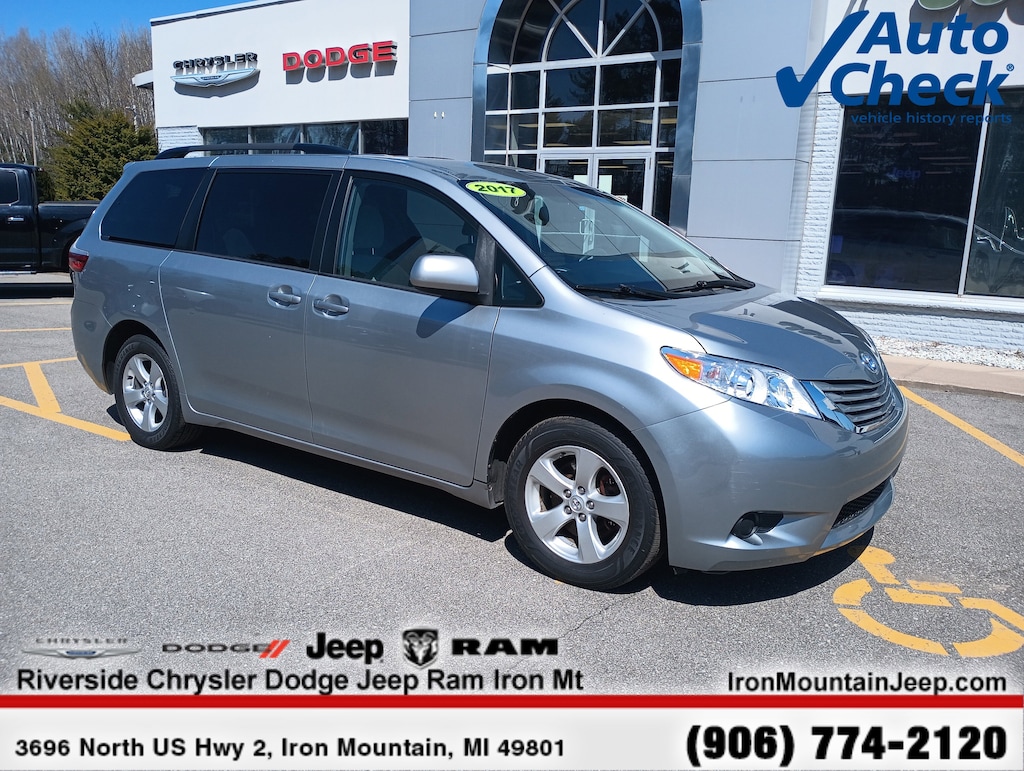 Used 2017 Toyota Sienna LE LE FWD 8-Passenger