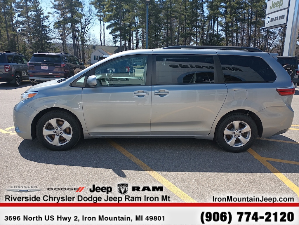 Used 2017 Toyota Sienna LE LE FWD 8-Passenger