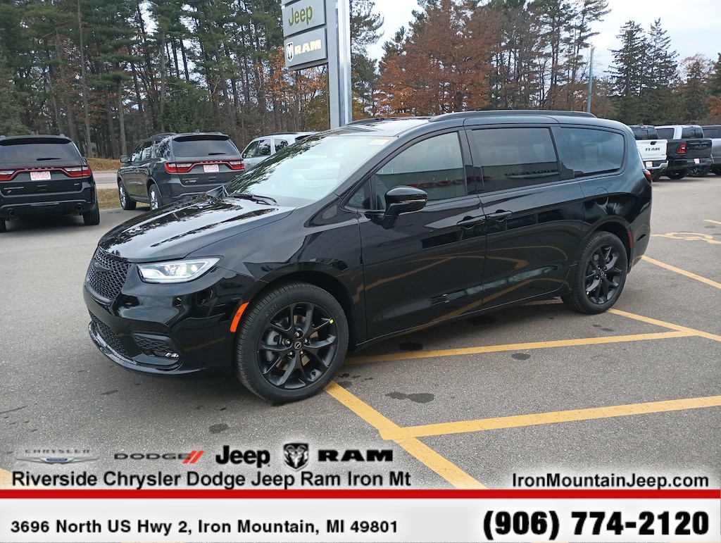 New 2026 Chrysler Pacifica Select Passenger Van