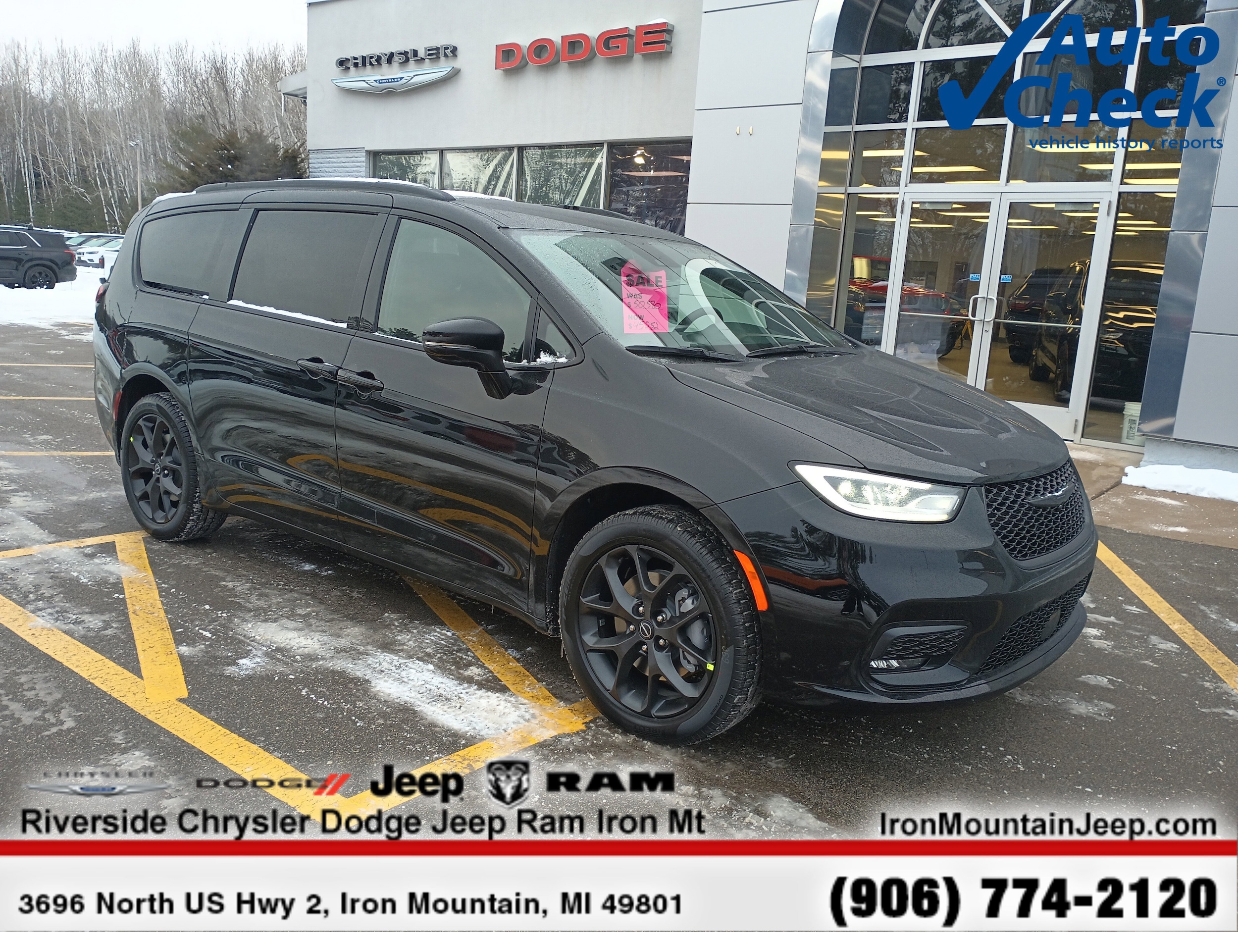 2026 Chrysler Pacifica Select's photo