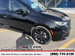 2026 Chrysler Pacifica Limited Passenger Van