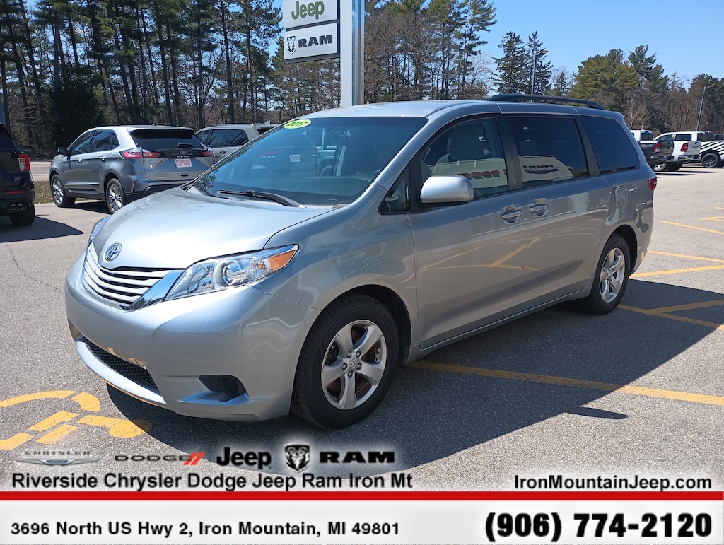 Used 2017 Toyota Sienna LE LE FWD 8-Passenger