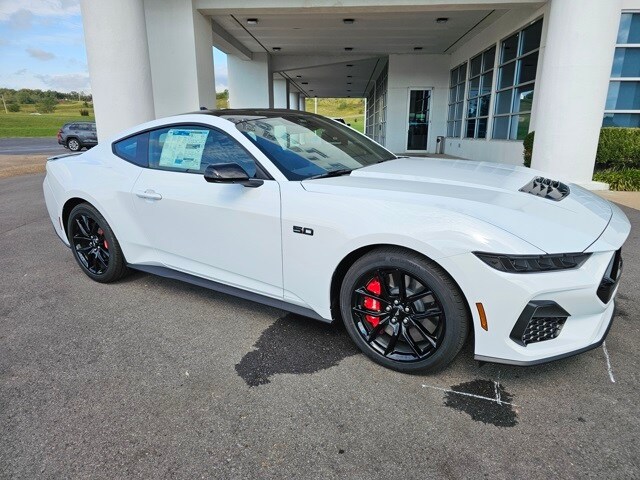 2025 Ford Mustang GT photo 3