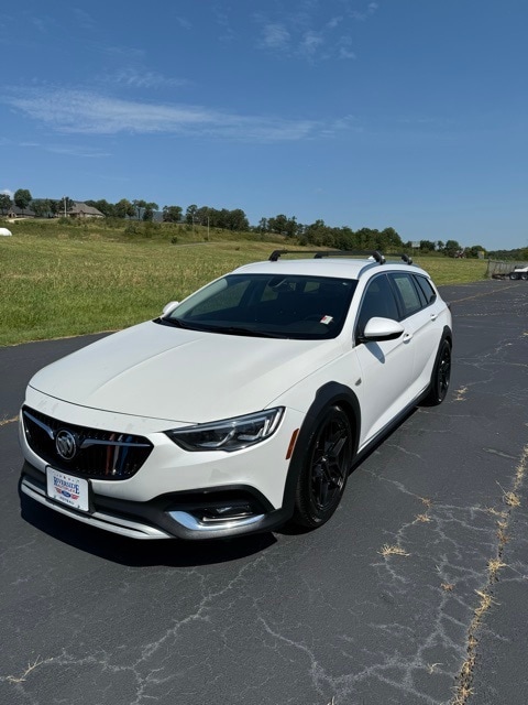 Used 2018 Buick Regal TourX Essence with VIN W04GV8SX1J1063400 for sale in Poteau, OK