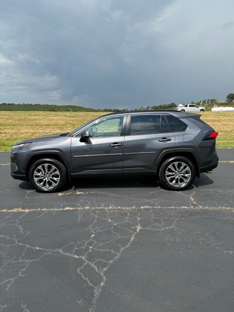 2023 Toyota RAV4 XLE Premium photo 2
