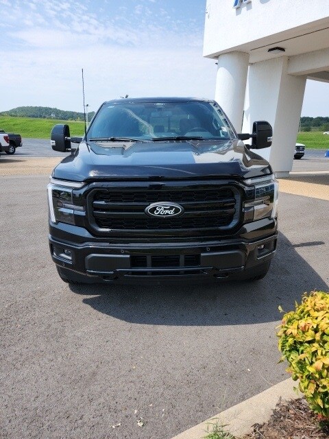 2025 Ford F-150 Lariat photo 2