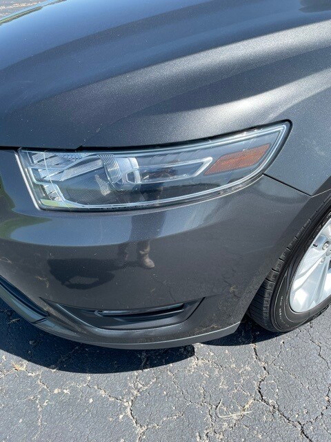 2018 Ford Taurus SEL photo 3