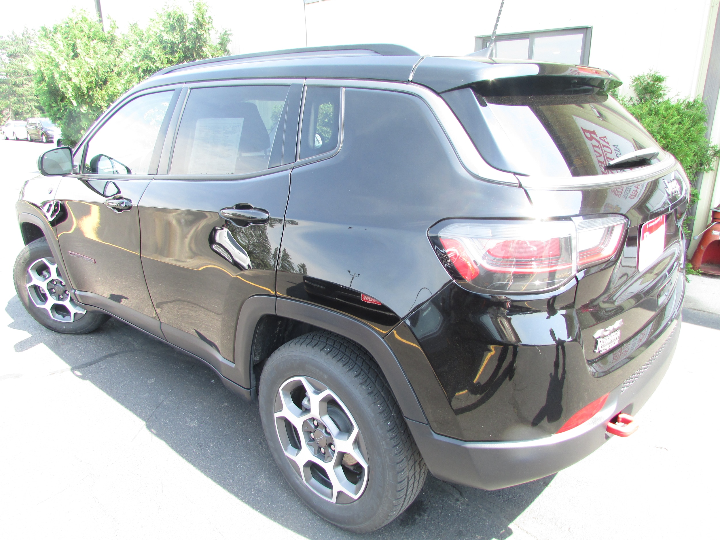 2022 Jeep Compass Trailhawk photo 2