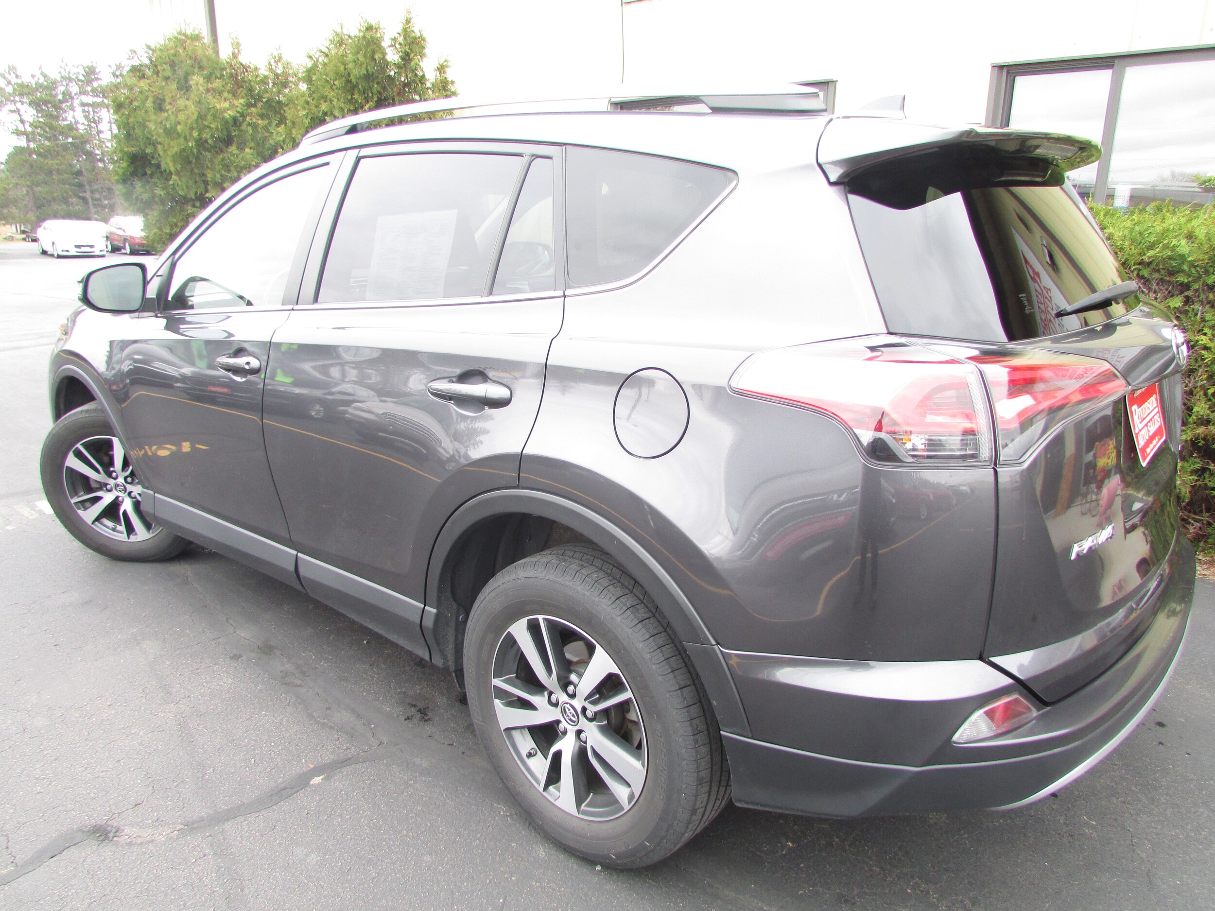 2018 Toyota RAV4 XLE photo 3