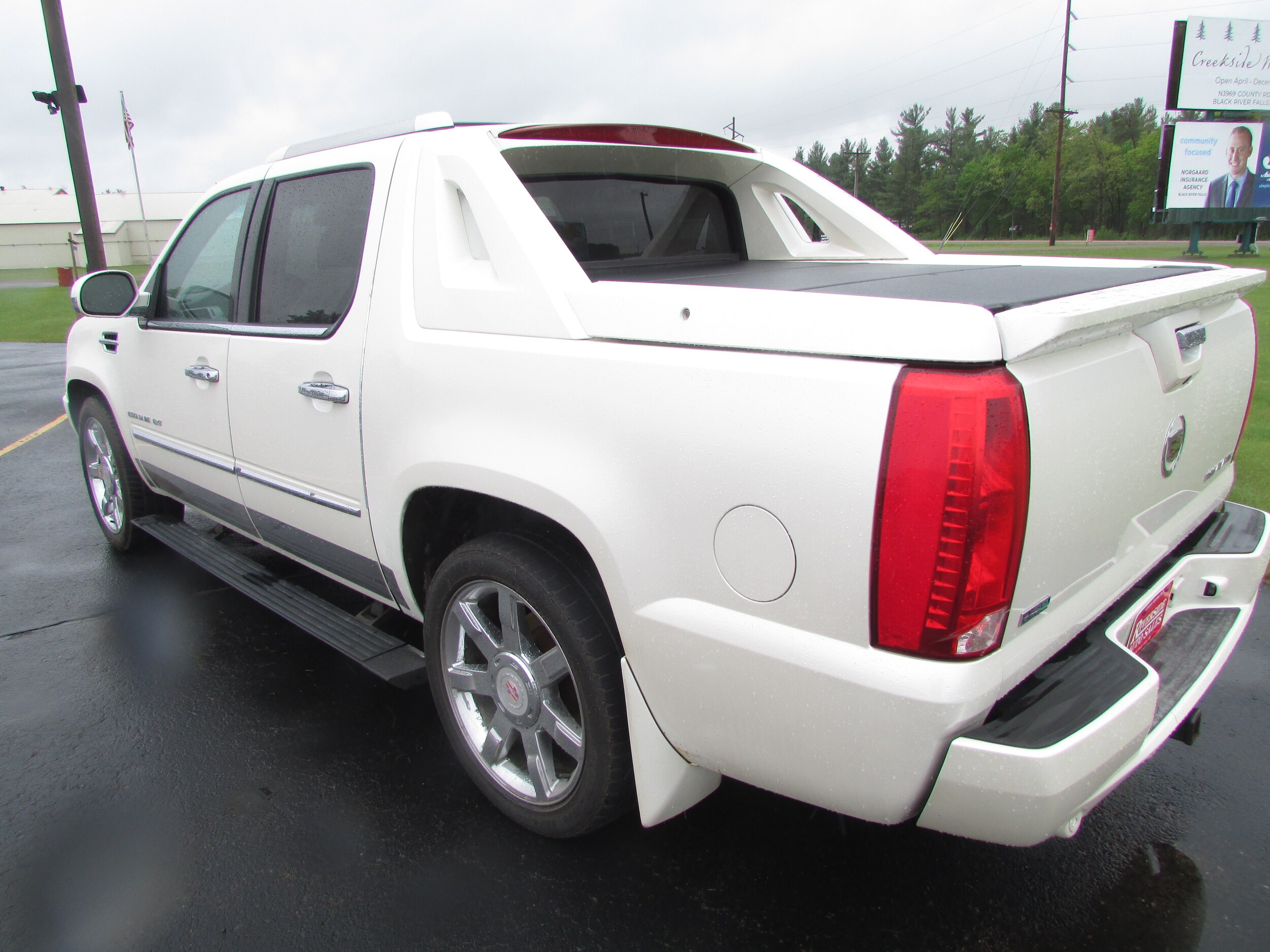 2011 Cadillac Escalade EXT photo 3