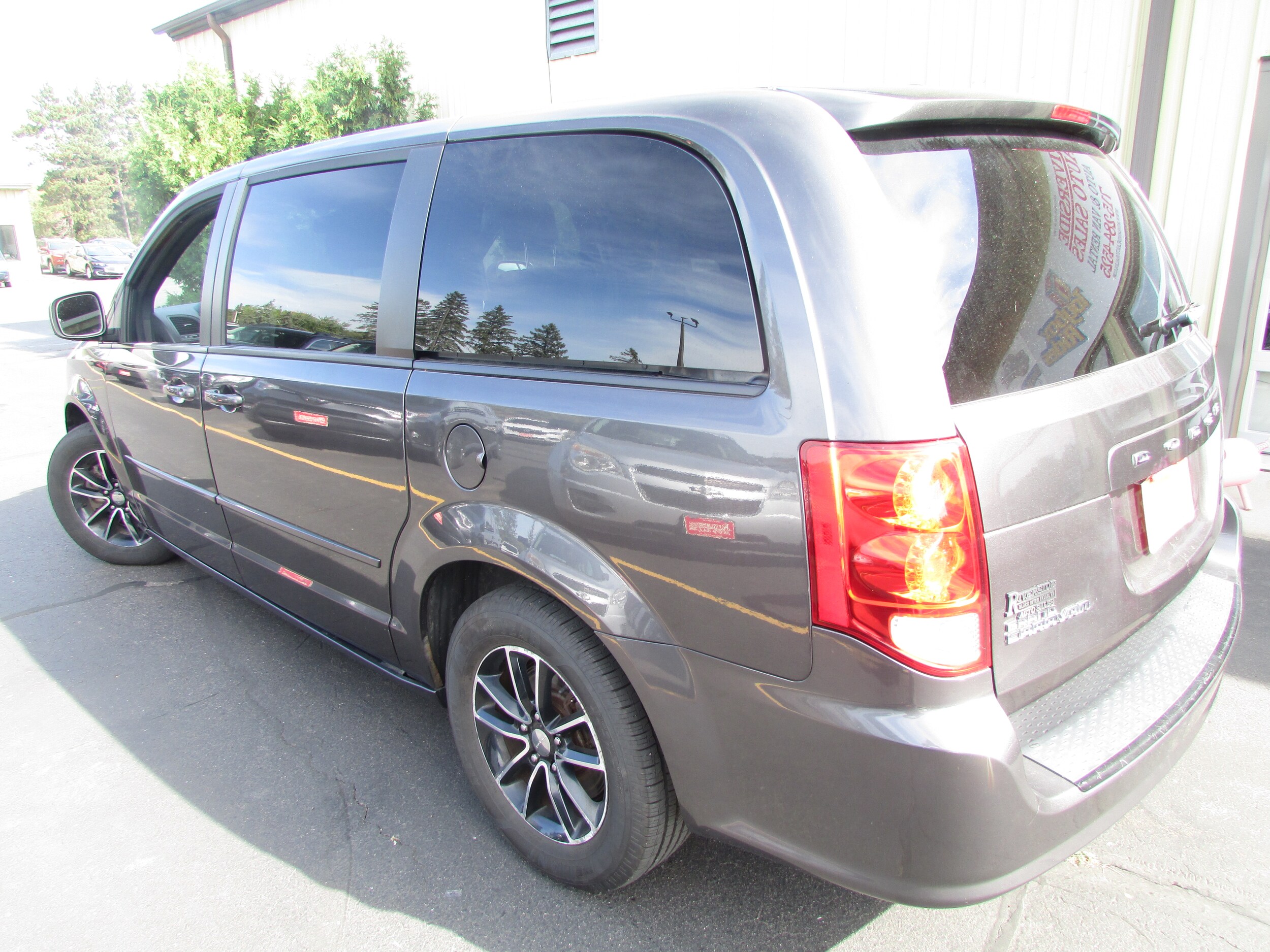2015 Dodge Grand Caravan SXT Plus photo 3