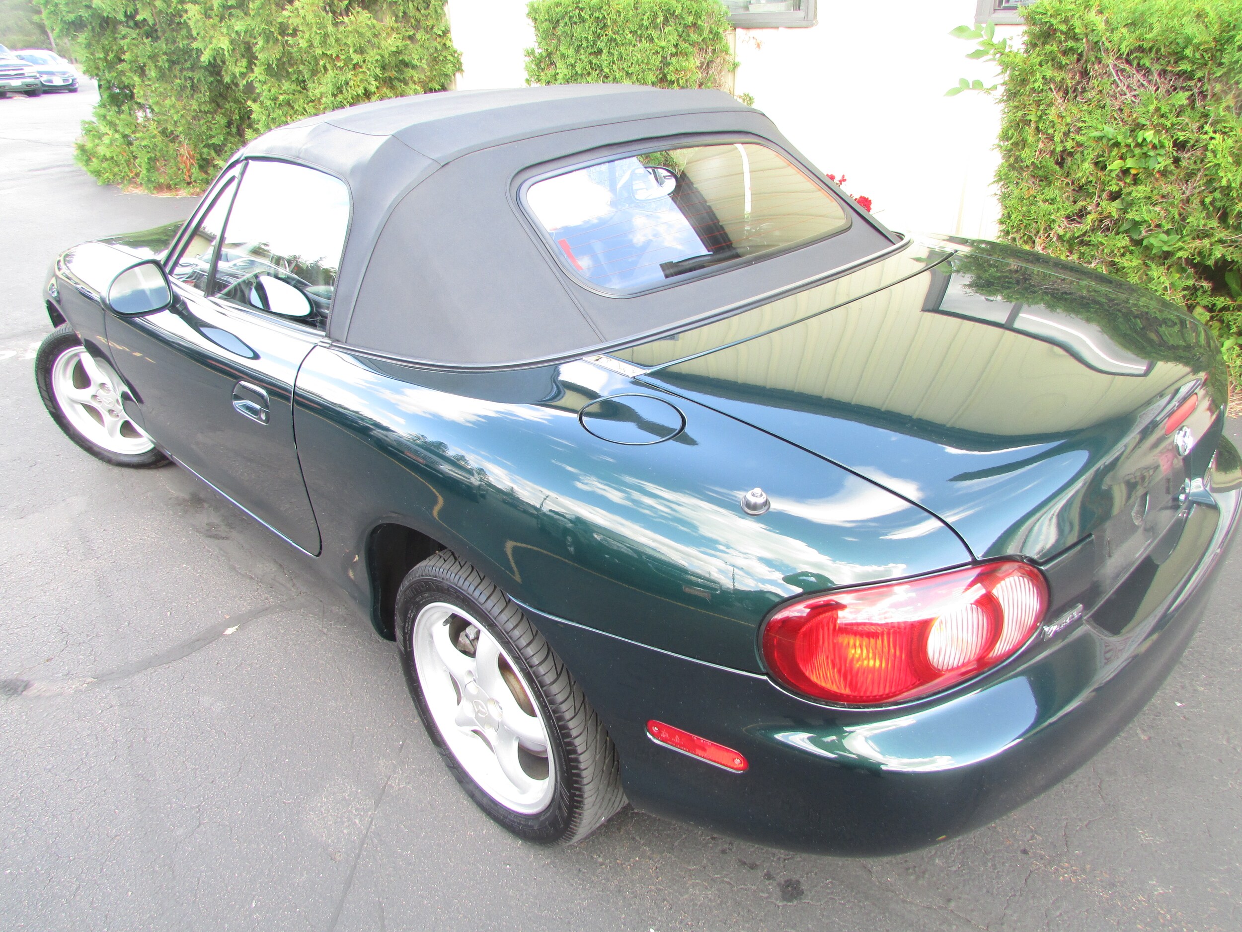 2002 Mazda MX-5 Miata Miata LS photo 3