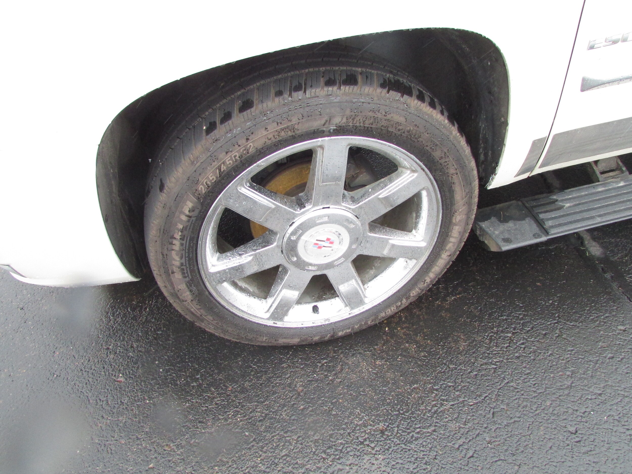 2011 Cadillac Escalade EXT photo 2