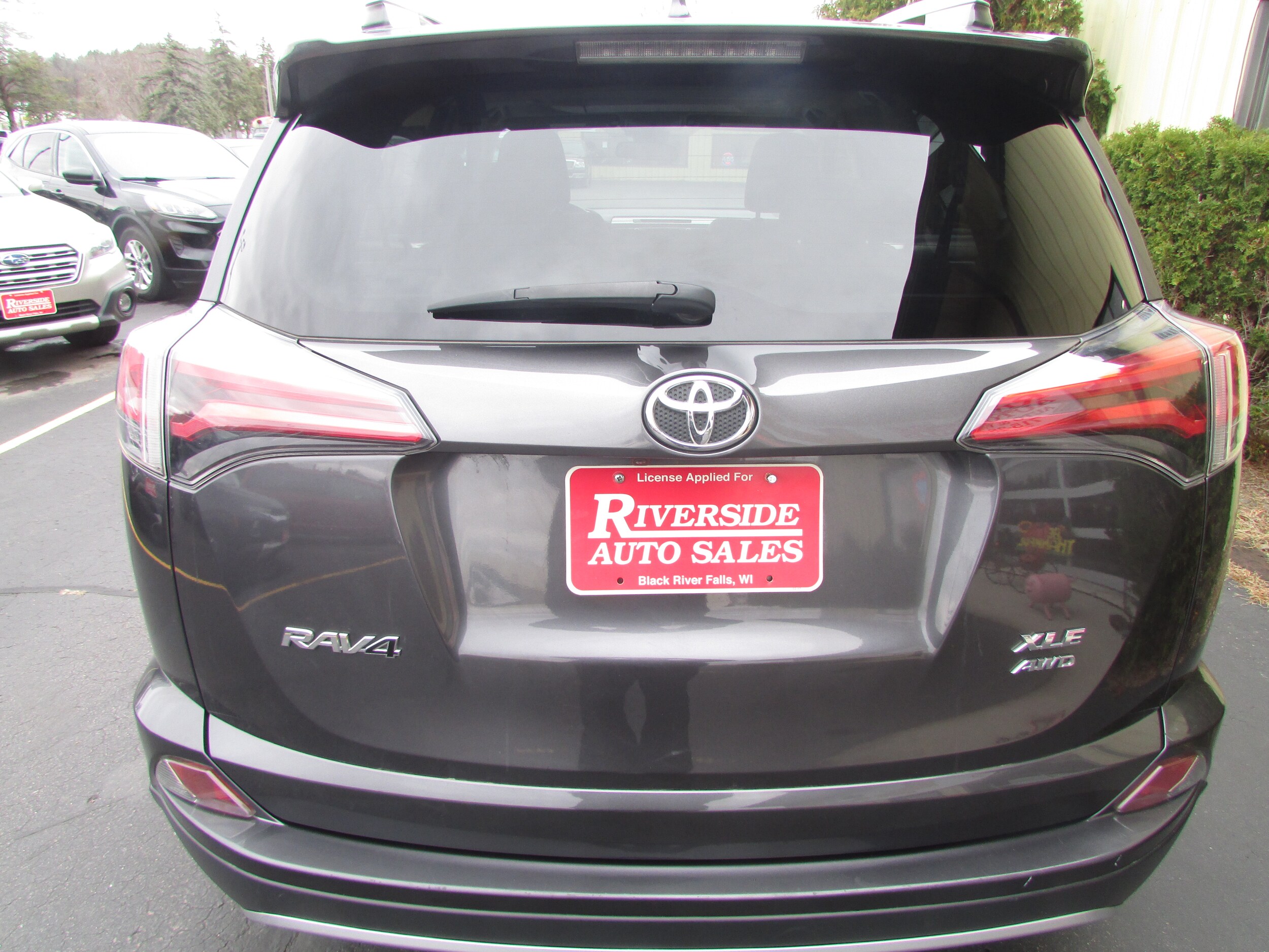 2018 Toyota RAV4 XLE photo 4