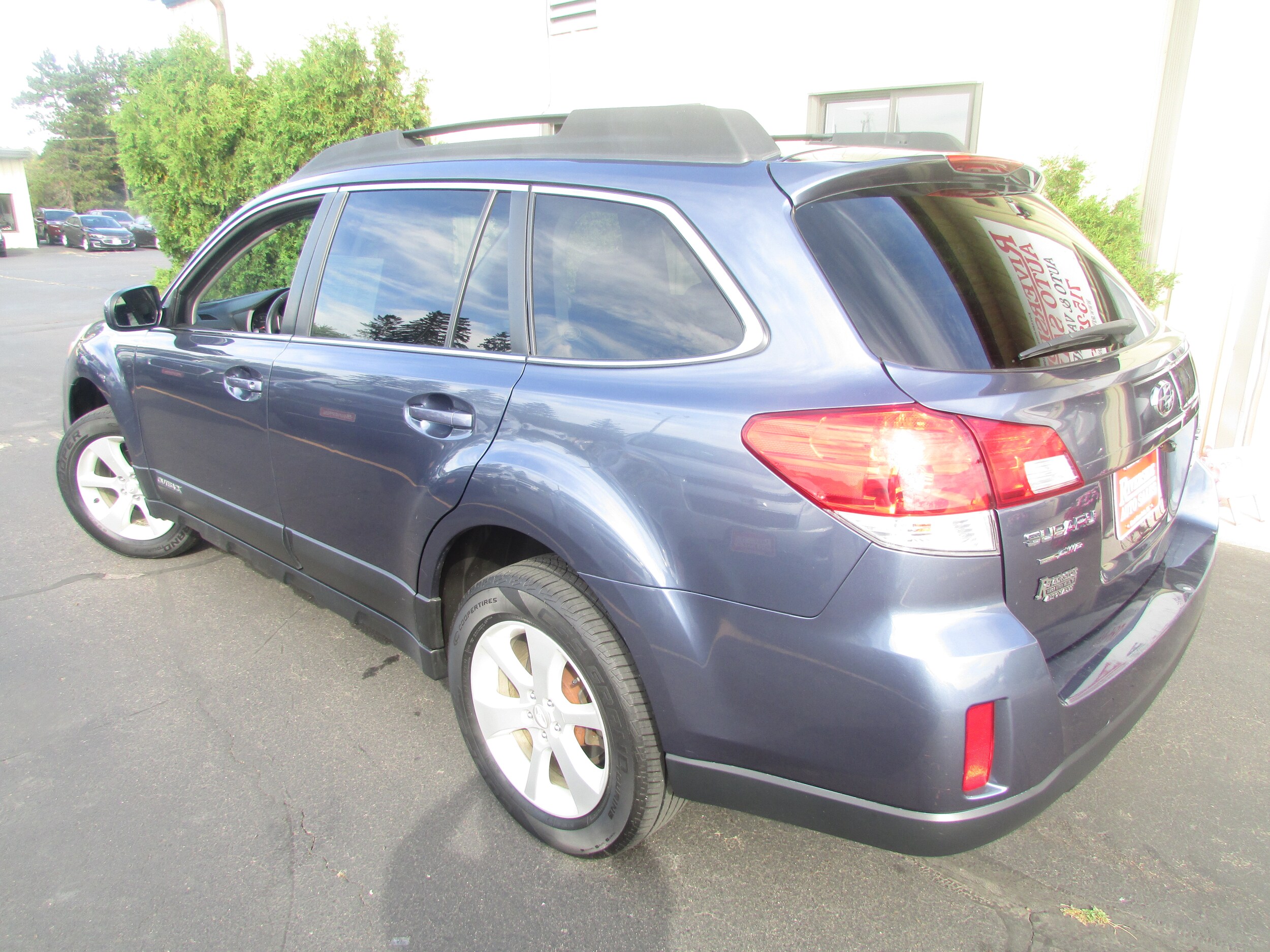 2013 Subaru Outback 2.5i Premium photo 2