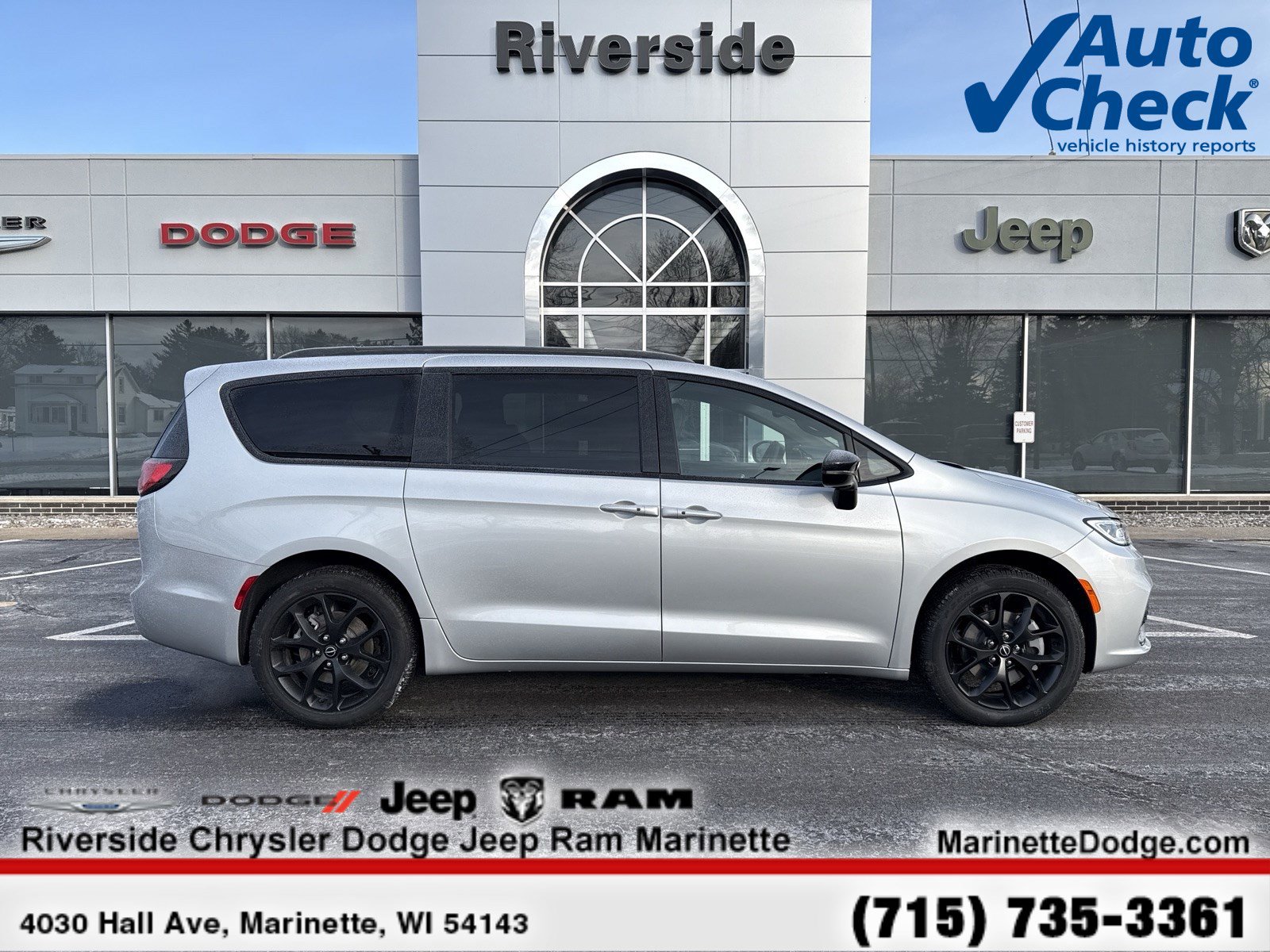 2026 Chrysler Pacifica Select's photo