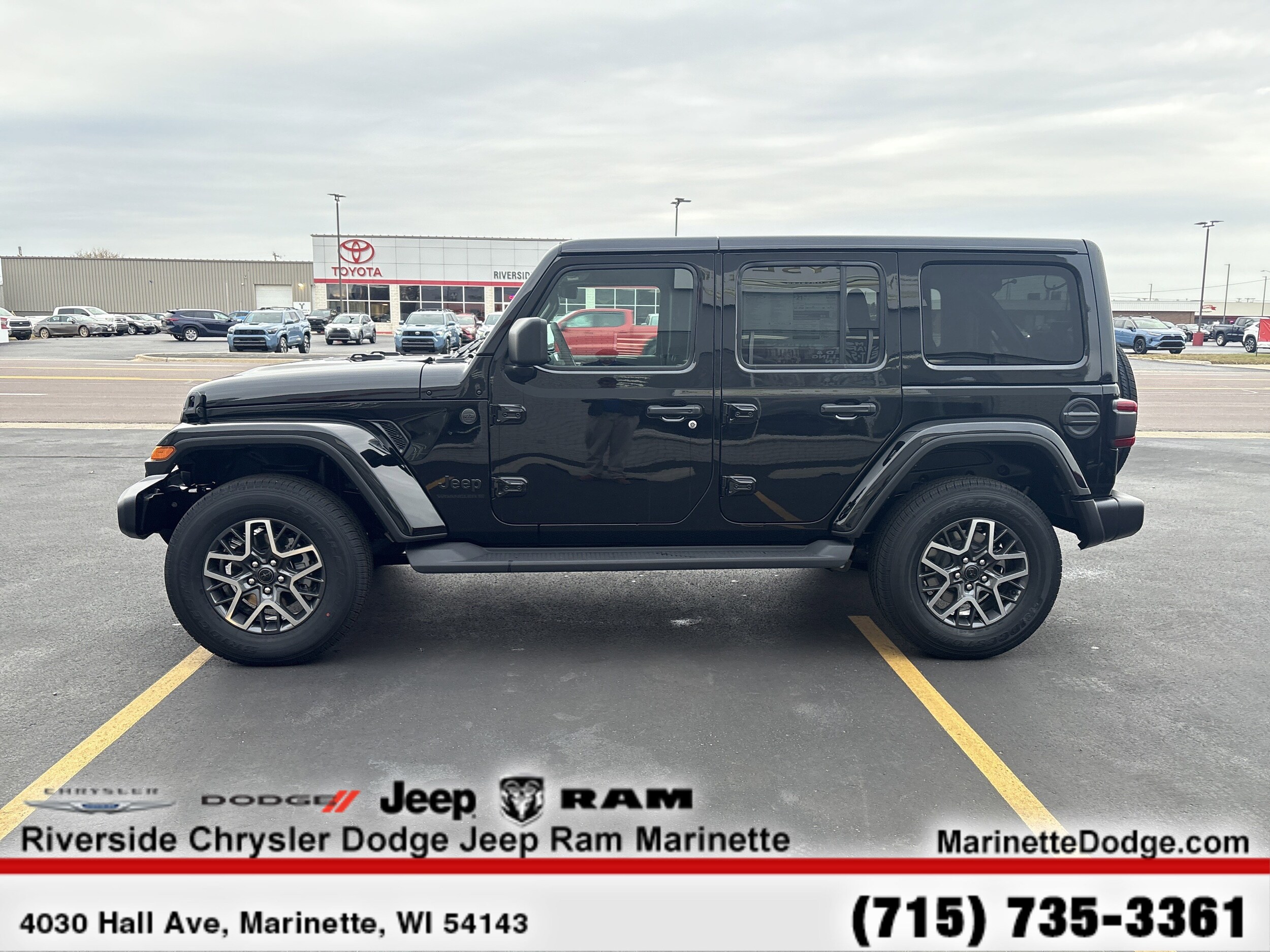 2026 Jeep Wrangler Sahara photo 4