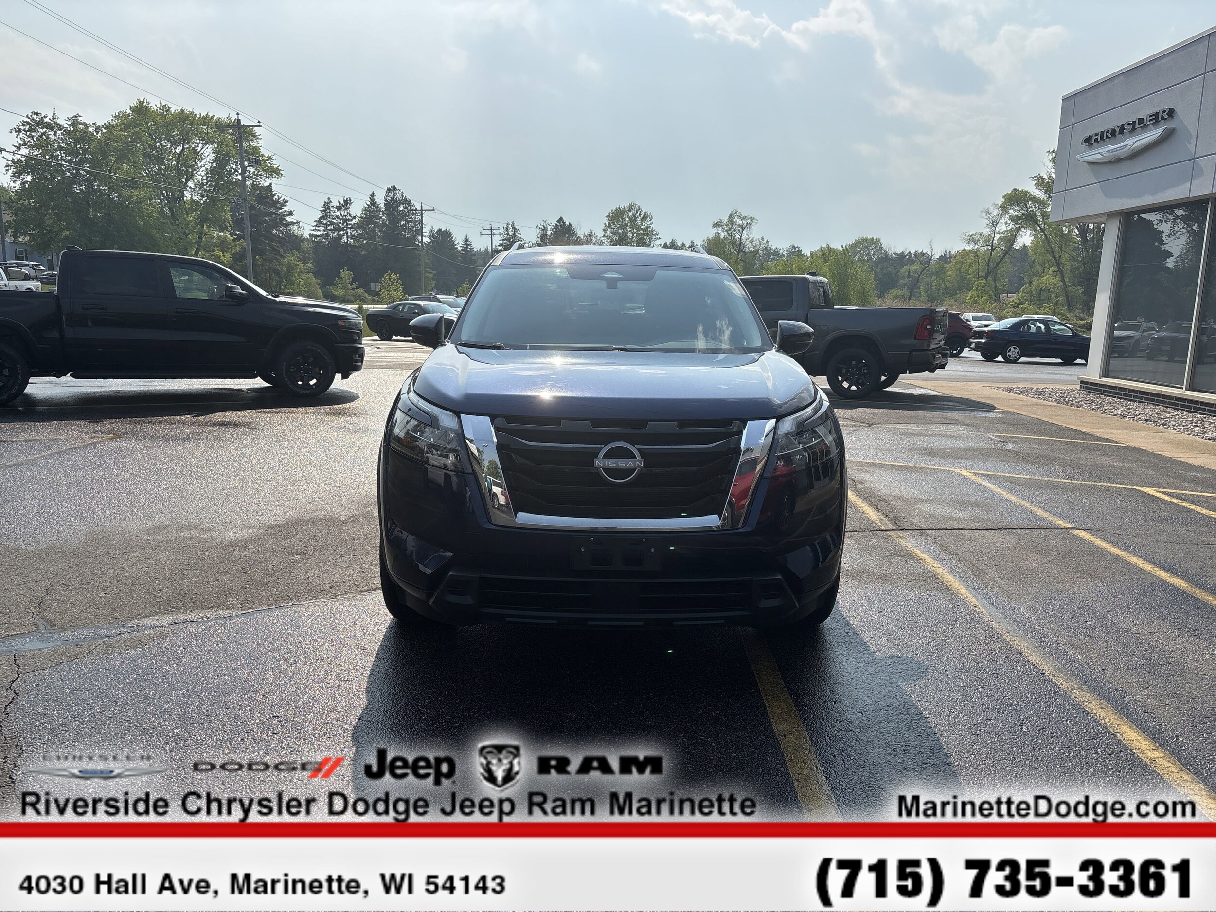 2024 Nissan Pathfinder SV photo 2