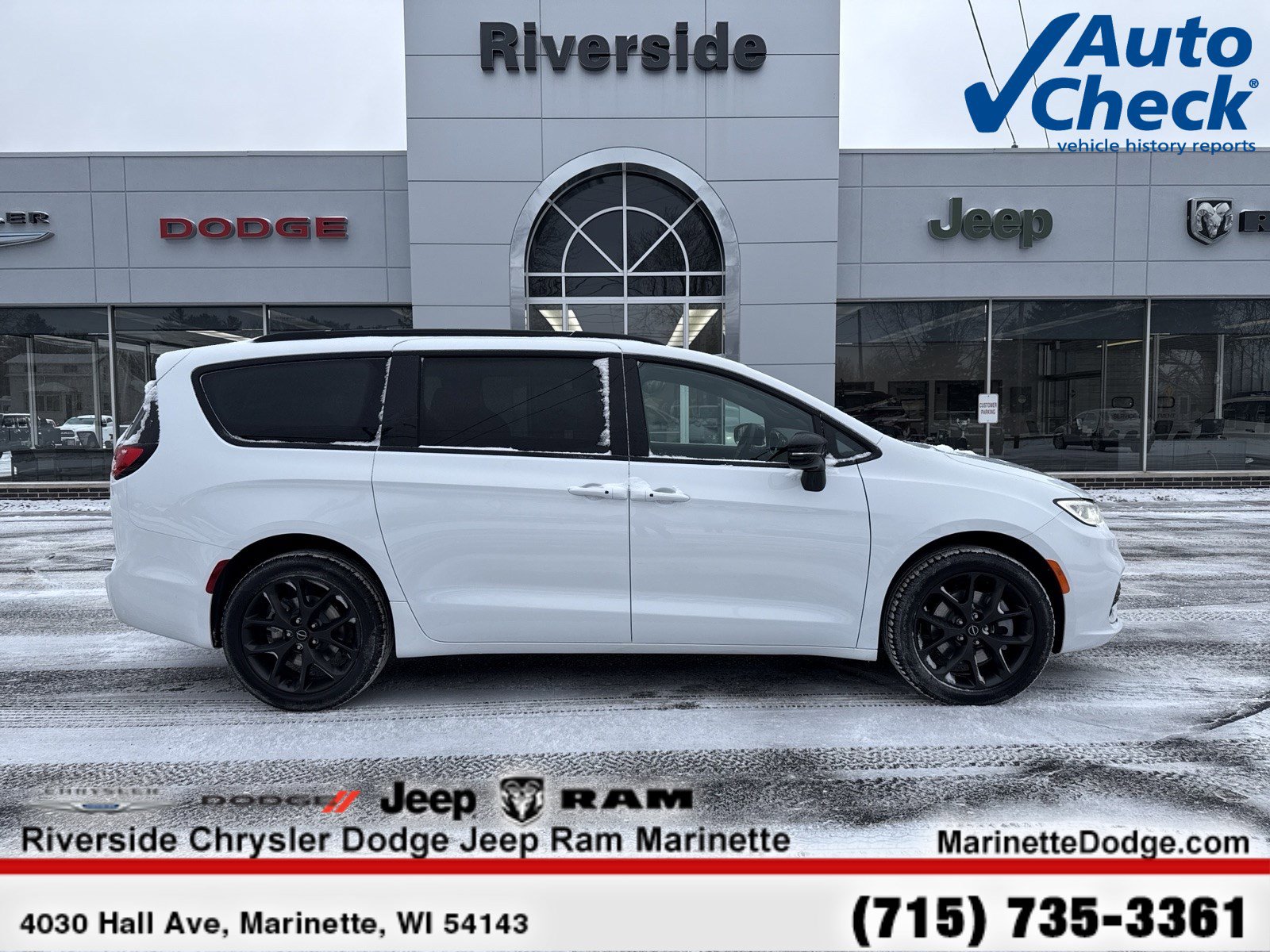 2026 Chrysler Pacifica Select's photo