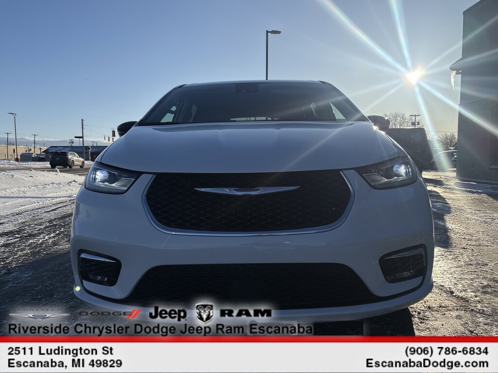 Used 2024 Chrysler Pacifica Touring L Touring L FWD