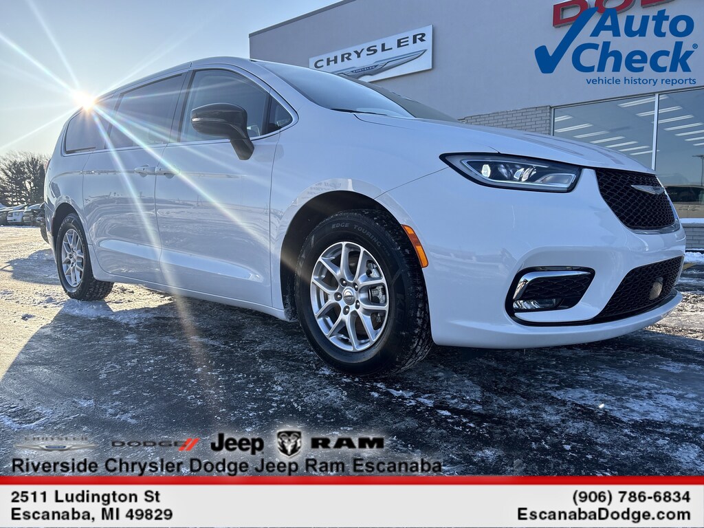 Used 2024 Chrysler Pacifica Touring L Touring L FWD