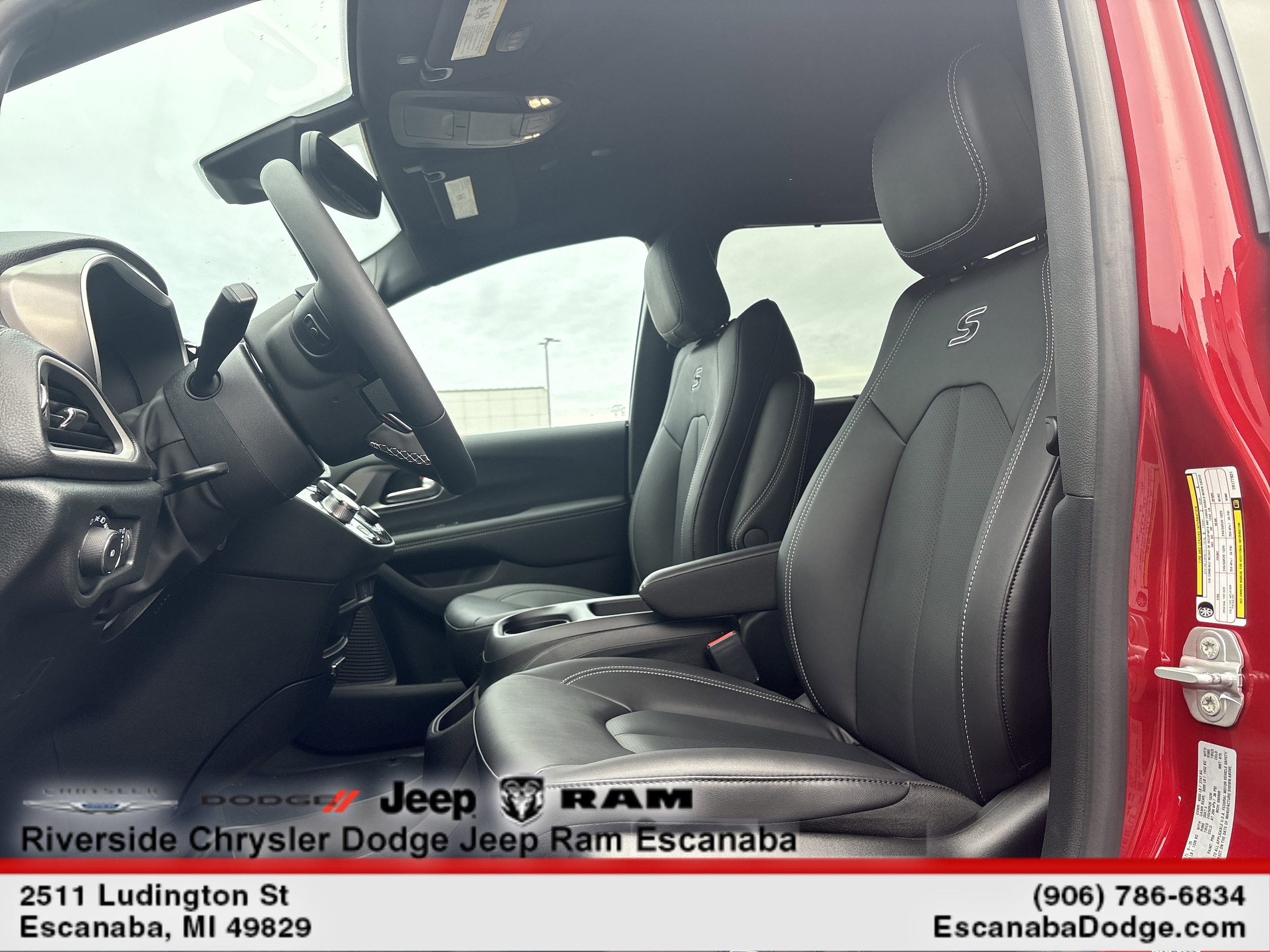 2026 Chrysler Pacifica Select - Photo 15